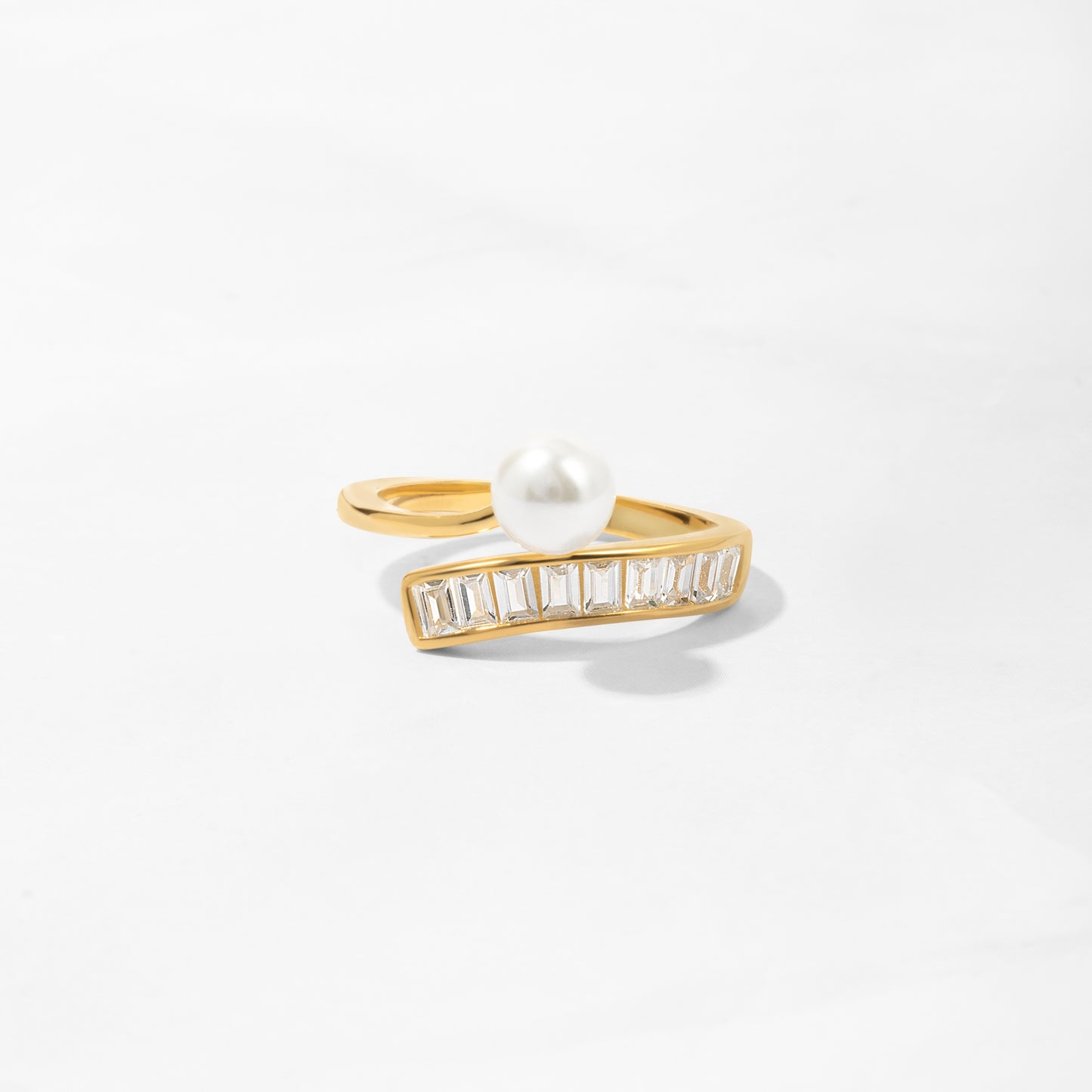pearl baguette ring in 14k gold plating