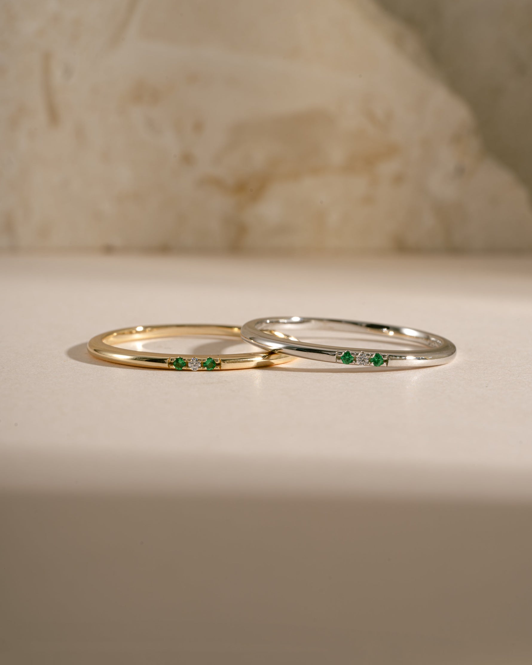 3 stone emerald ring in gold and sterling silver closeuo view