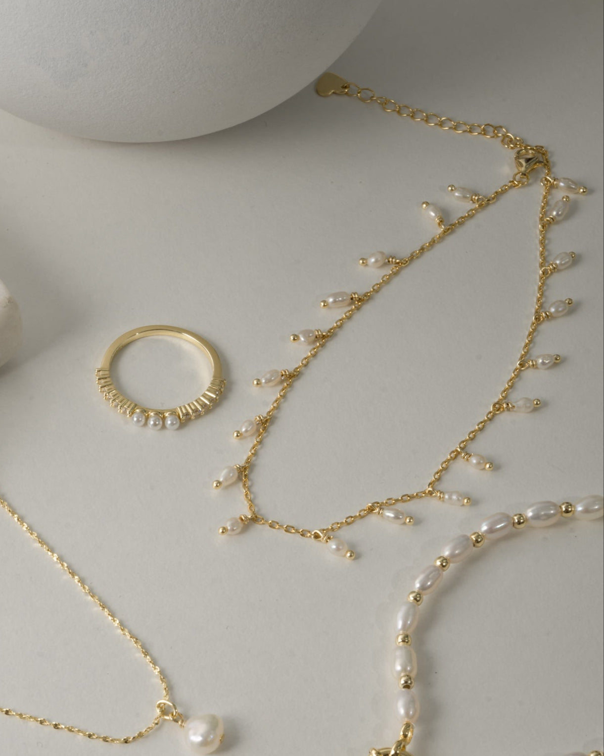 Delicate gold pearl dangling charm anklet