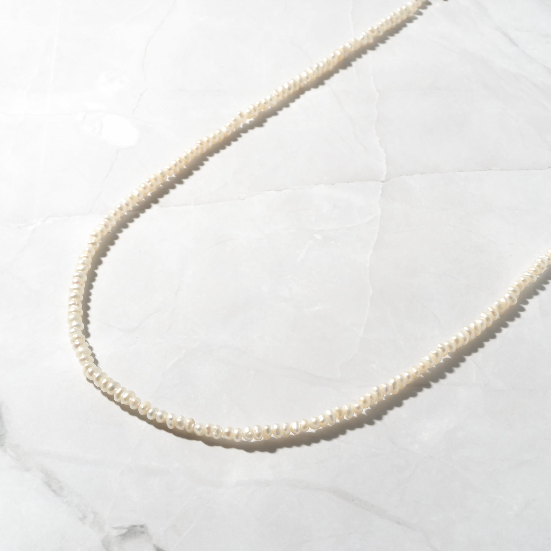 Minimalist and elegant pearl beaded freshwater pearl necklace.