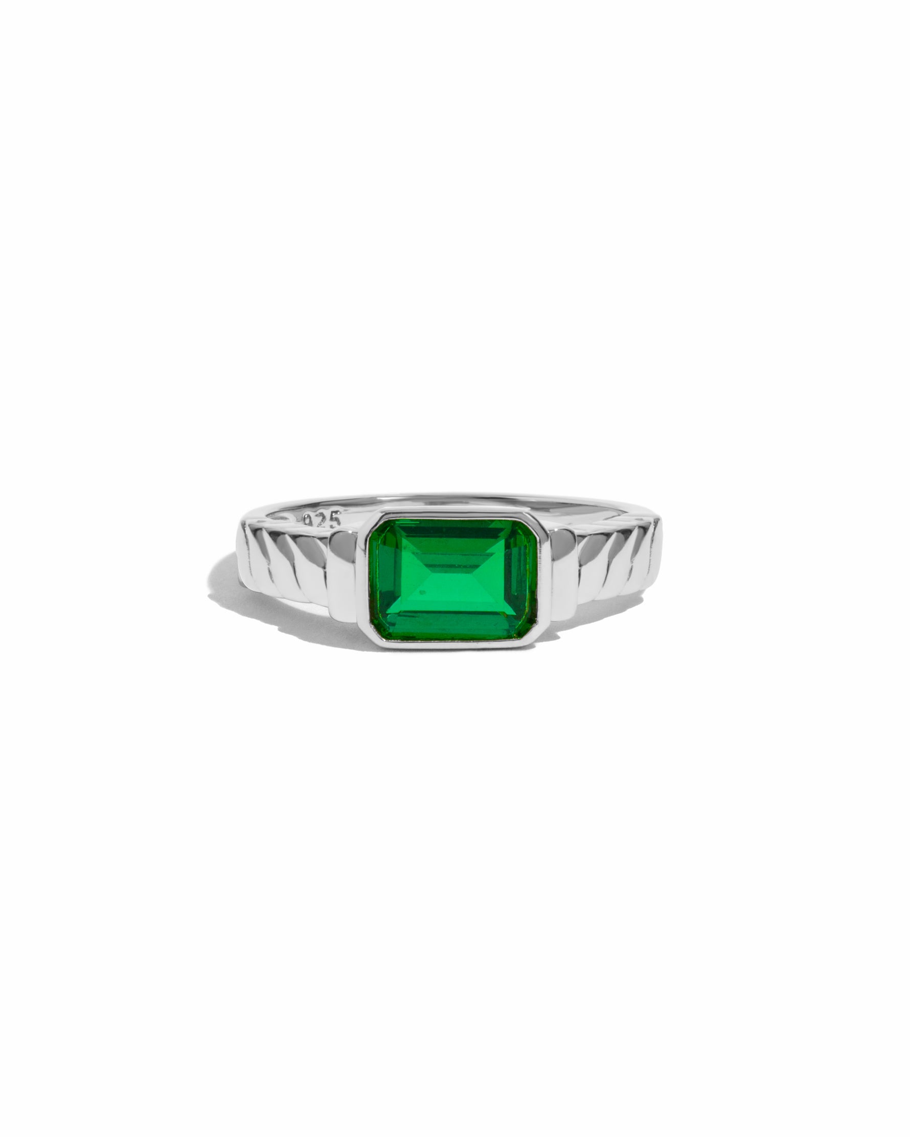 Statement sterling silver emerald gemstone ring. 