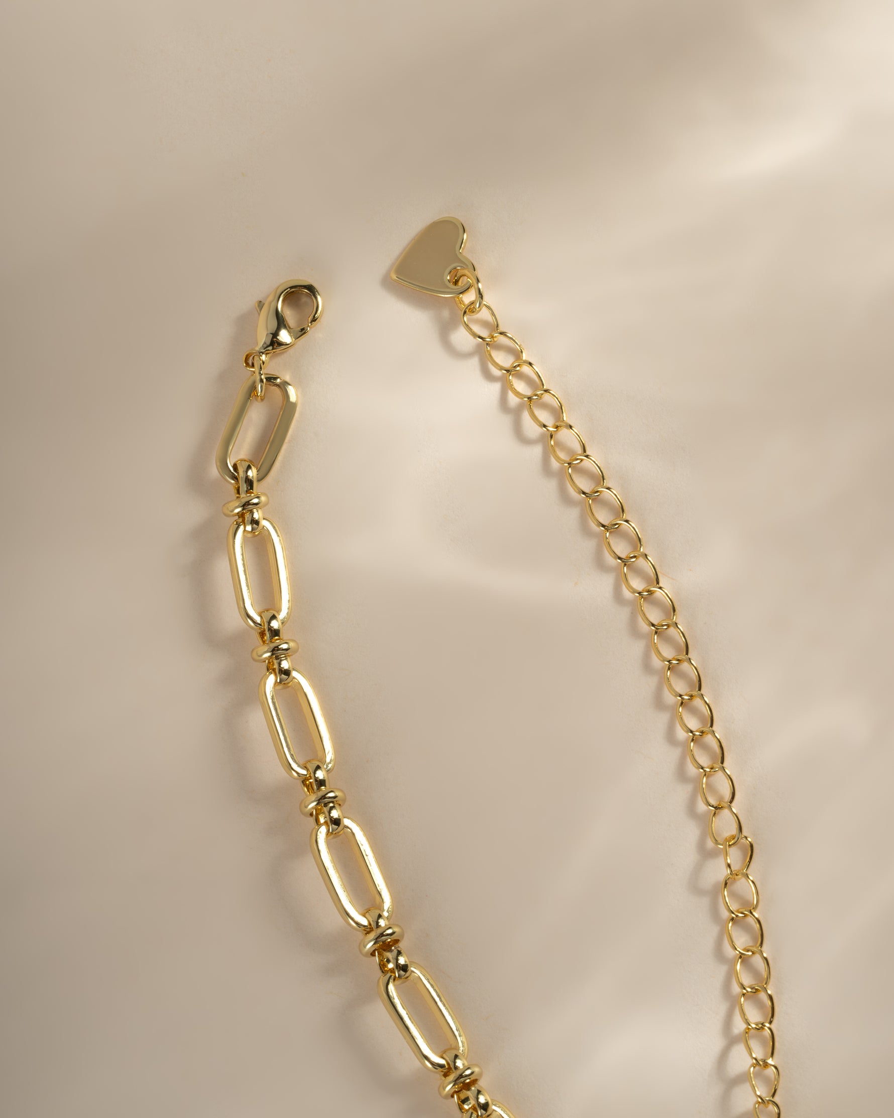 Gold chain link necklace with lobster clasp closure from Sami Jewels, showcasing a stylish and durable jewelry piece.