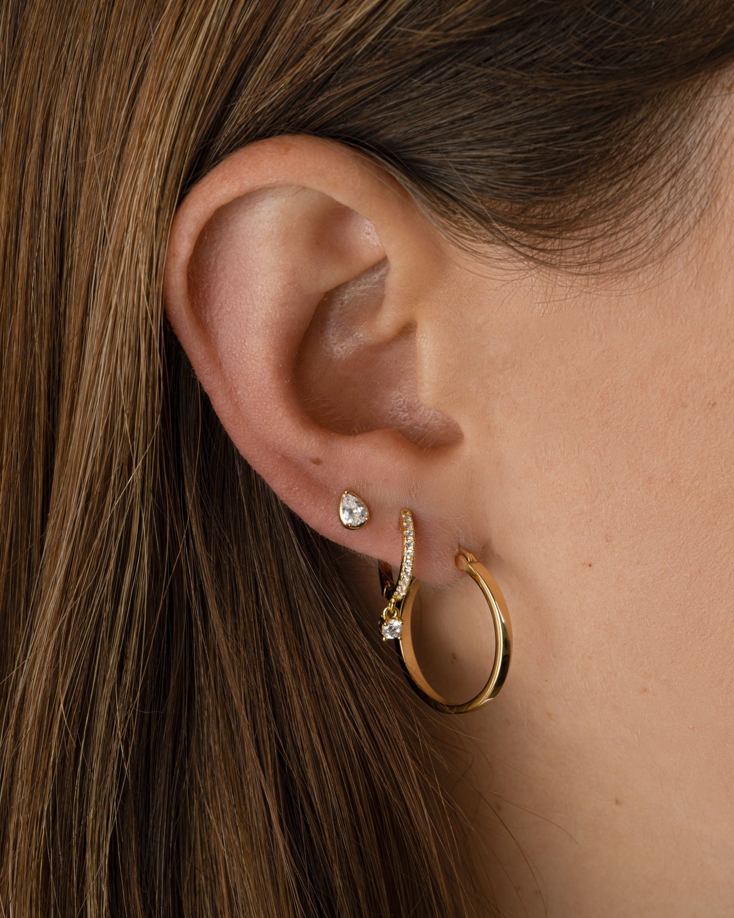 Gold 18mm flat hoop earrings by Sami Jewels, showcasing a stylish, minimalist design worn by a model.