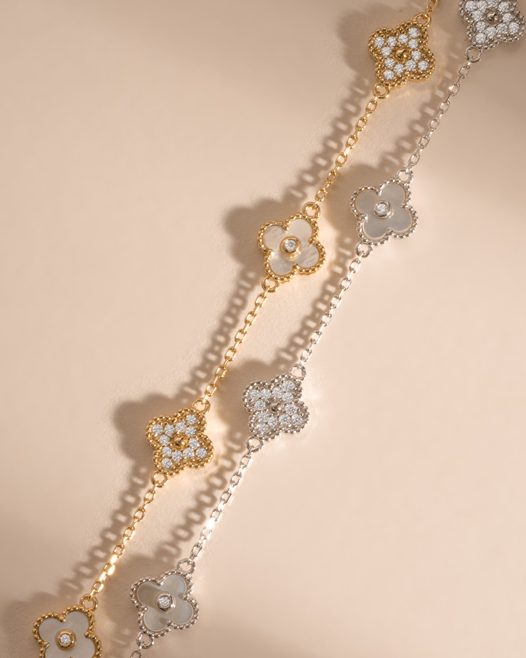 Sami Jewels four-leaf clover bracelet in gold and silver finishes, featuring a delicate bracelet with a four-leaf clover charm.