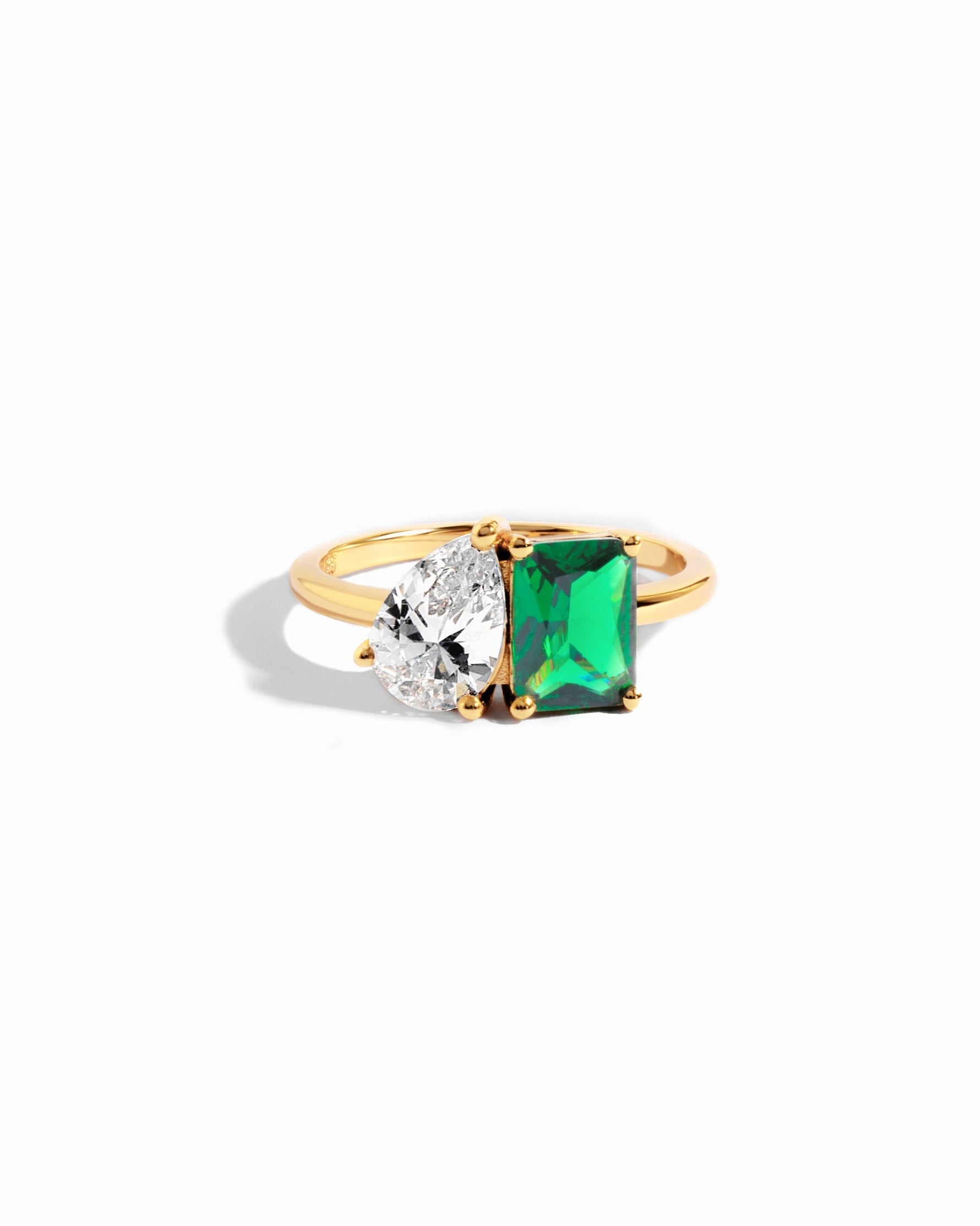 closeup image of emerald green toi et moi ring