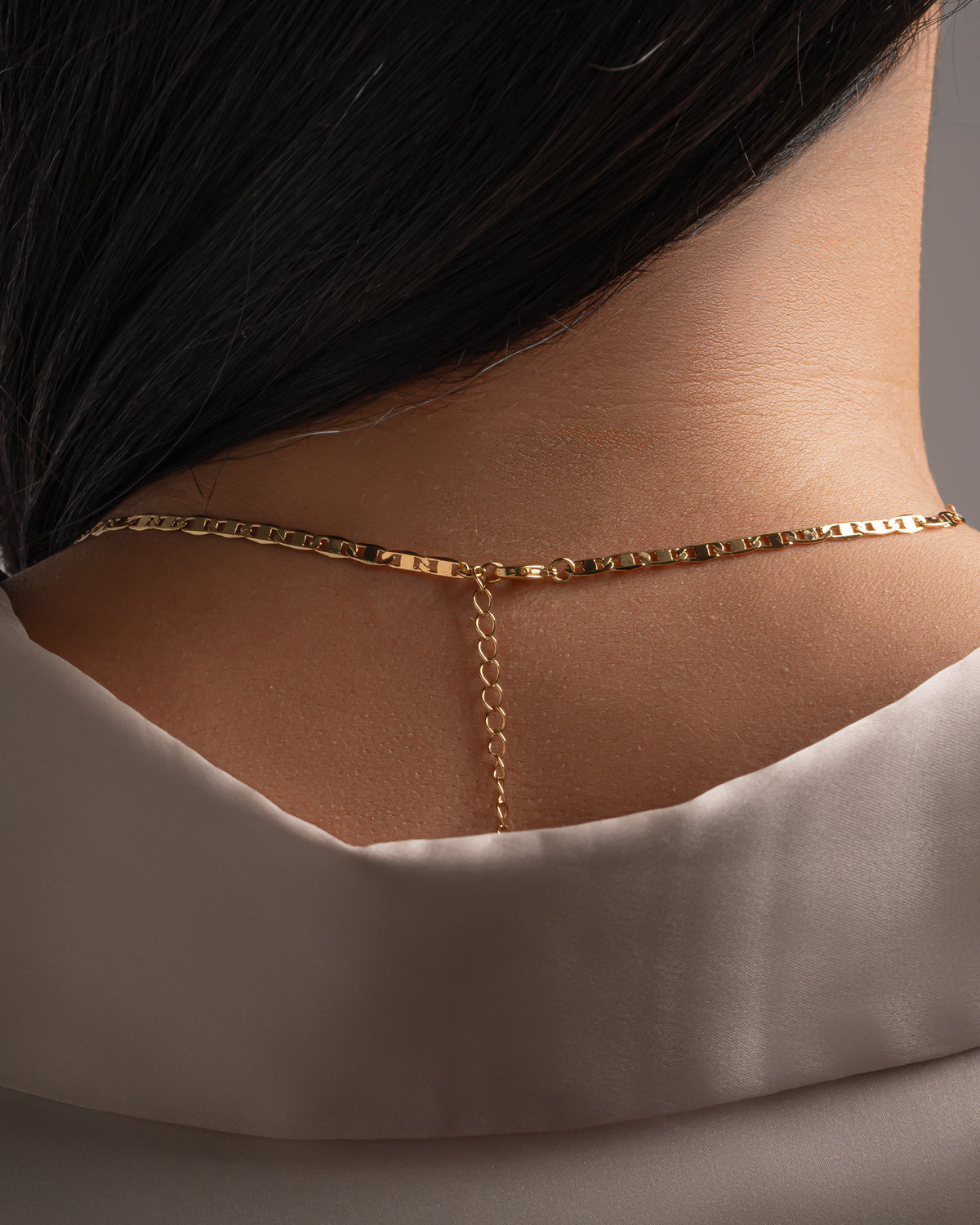 Close view of gold mariner links on model