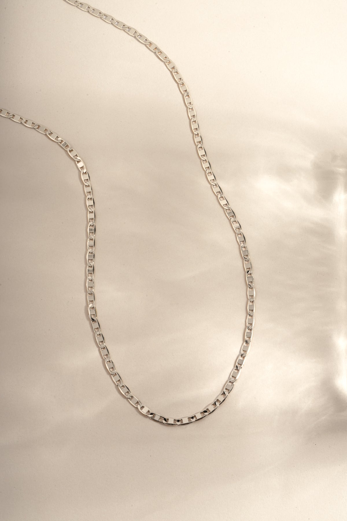 Detail of flat oval mariner links with center bar, view 2