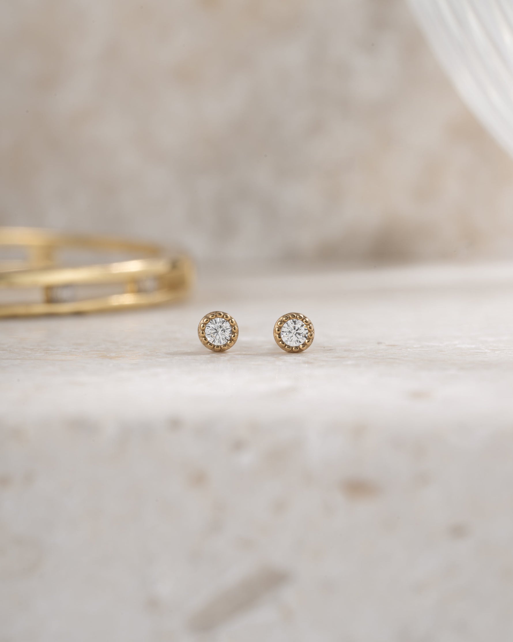 gold plated 2.5mm diamond stud earrings pair stone detail