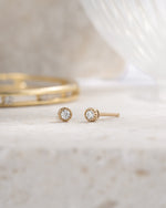 gold plated 2.5mm diamond stud earring front view