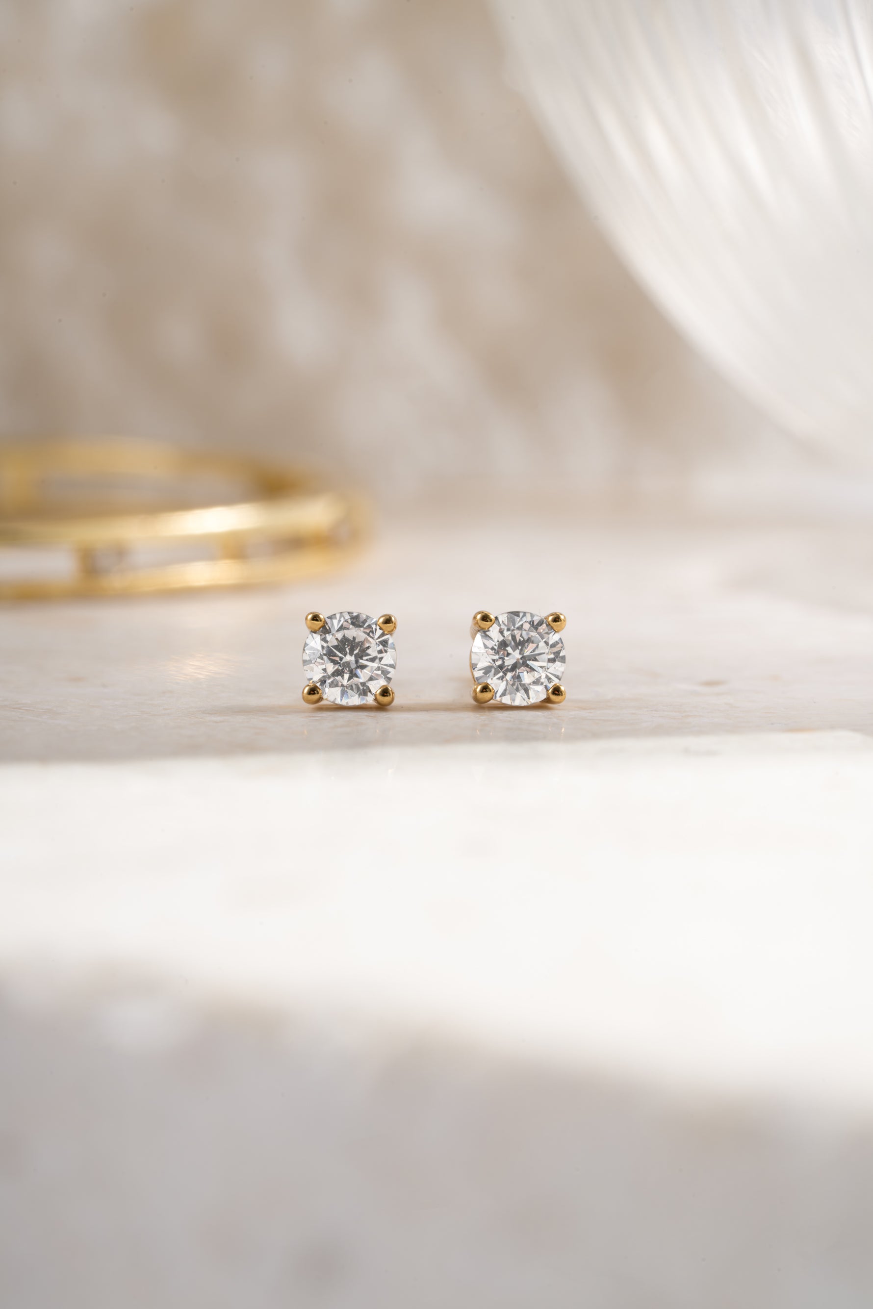 gold plated 4mm solitaire studs front view