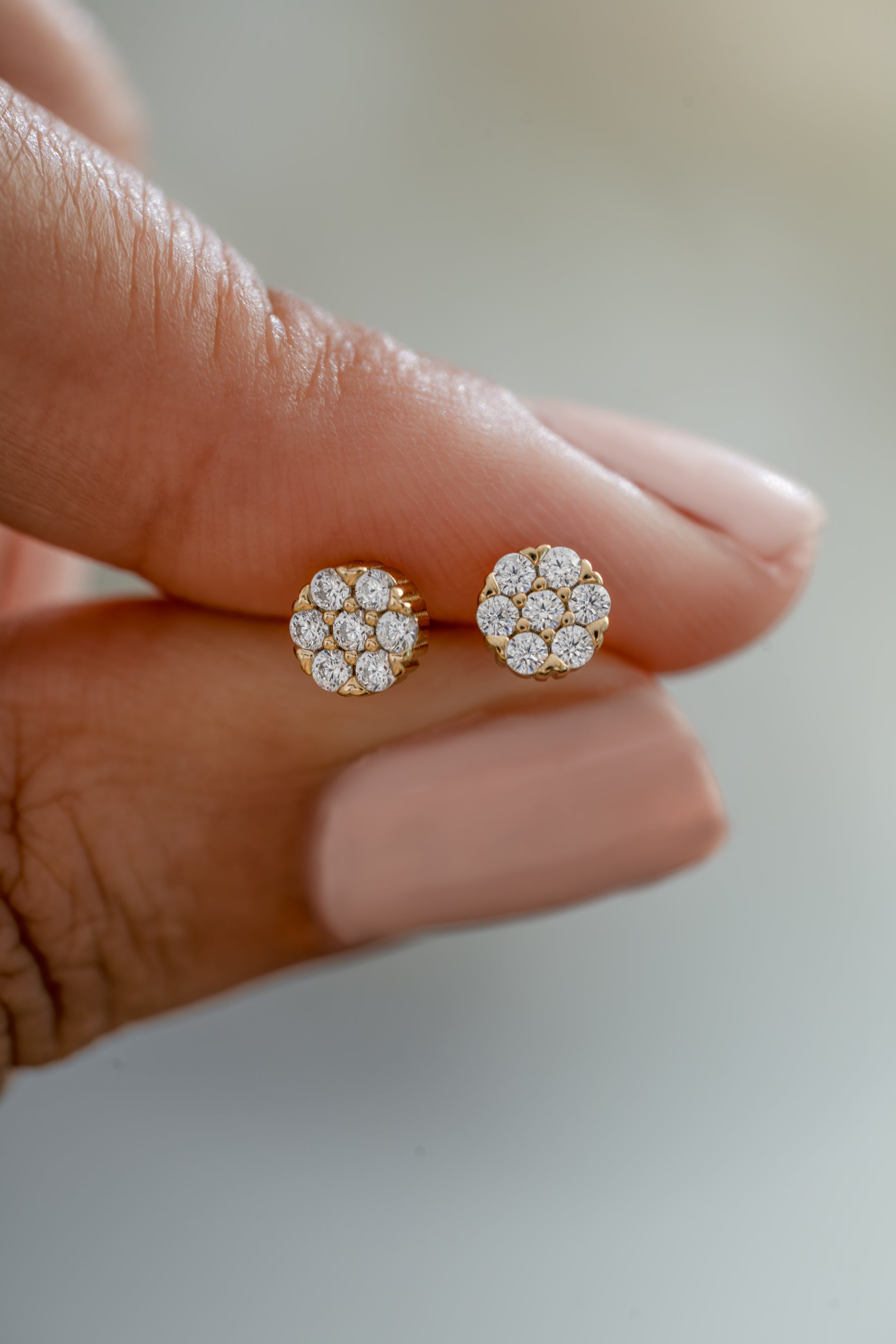 gold plated 5mm diamond cluster studs cubic zirconia stone closeup