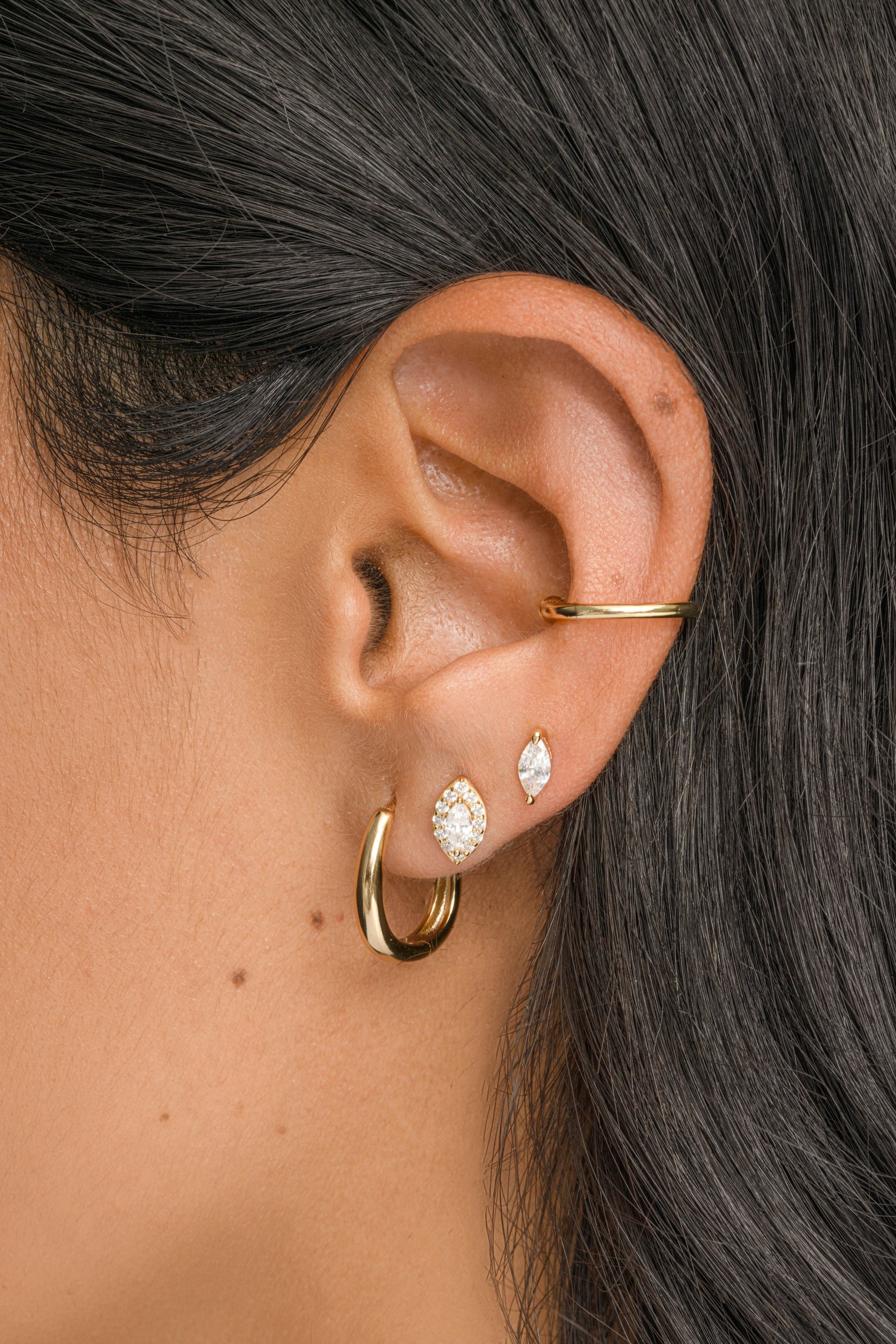 Gold plated plain ear cuff on model