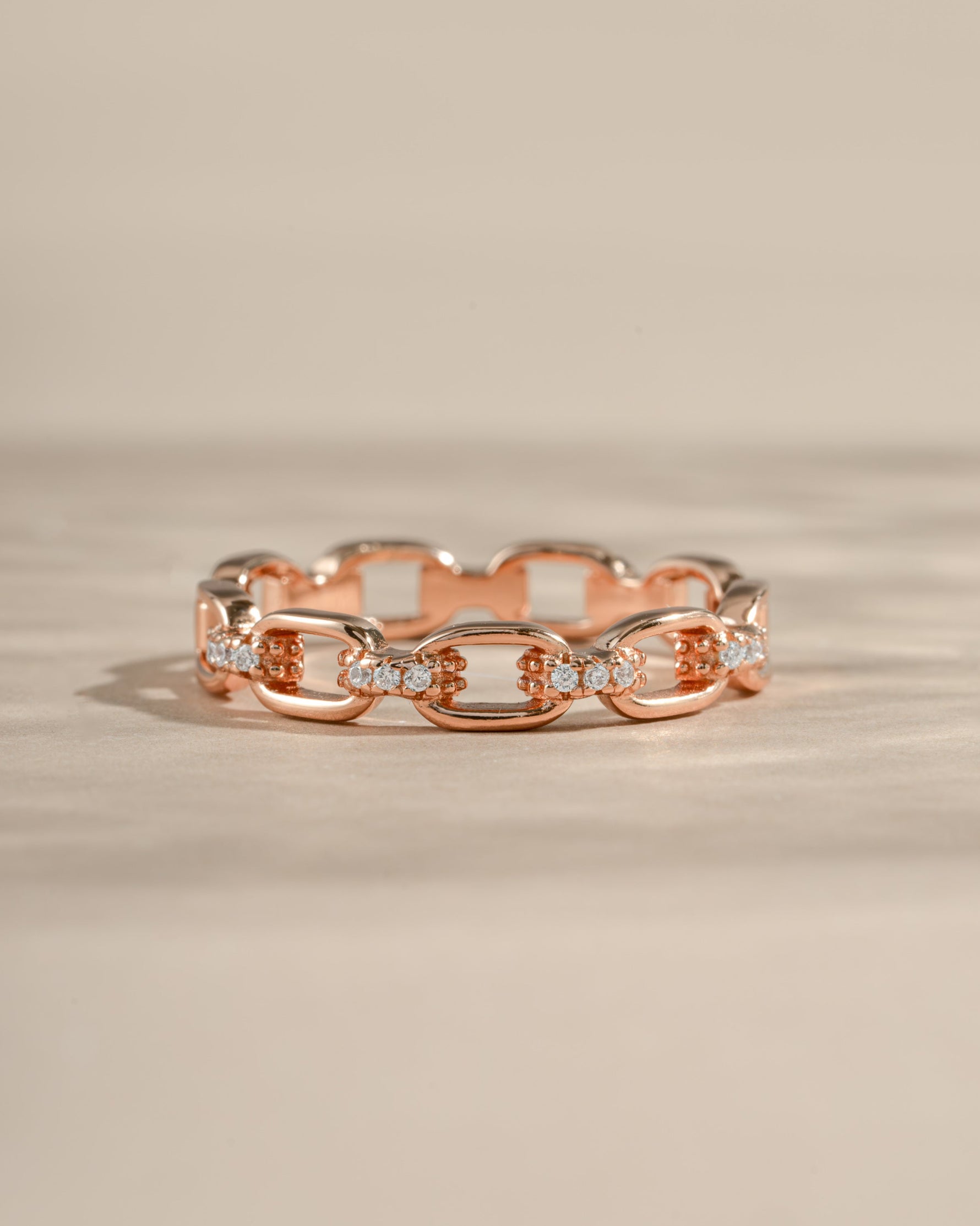 link chain ring in rose gold front view