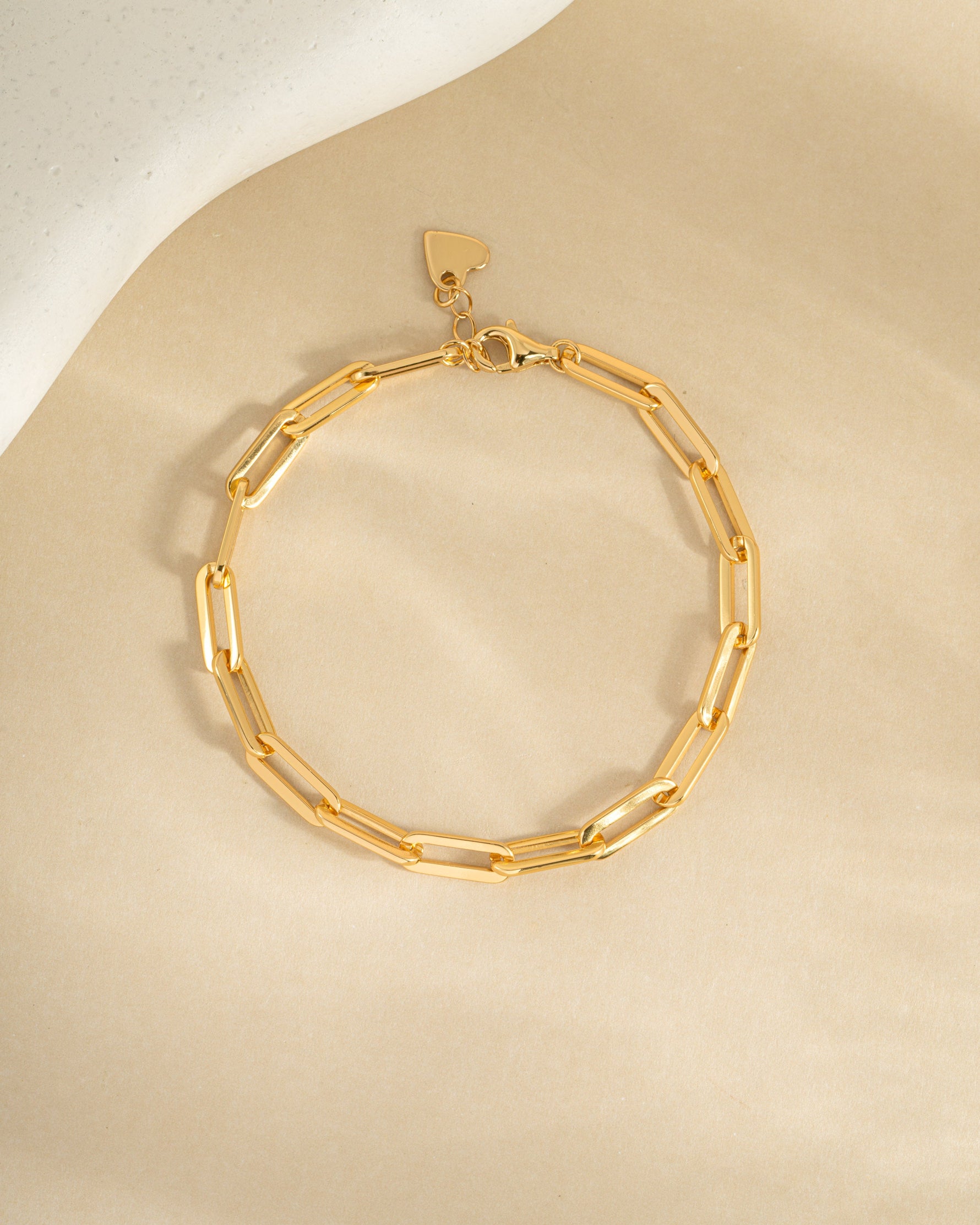 Gold Amanda Paperclip Bracelet by Sami Jewels featuring sleek, interconnected paperclip links on a delicate bracelet.