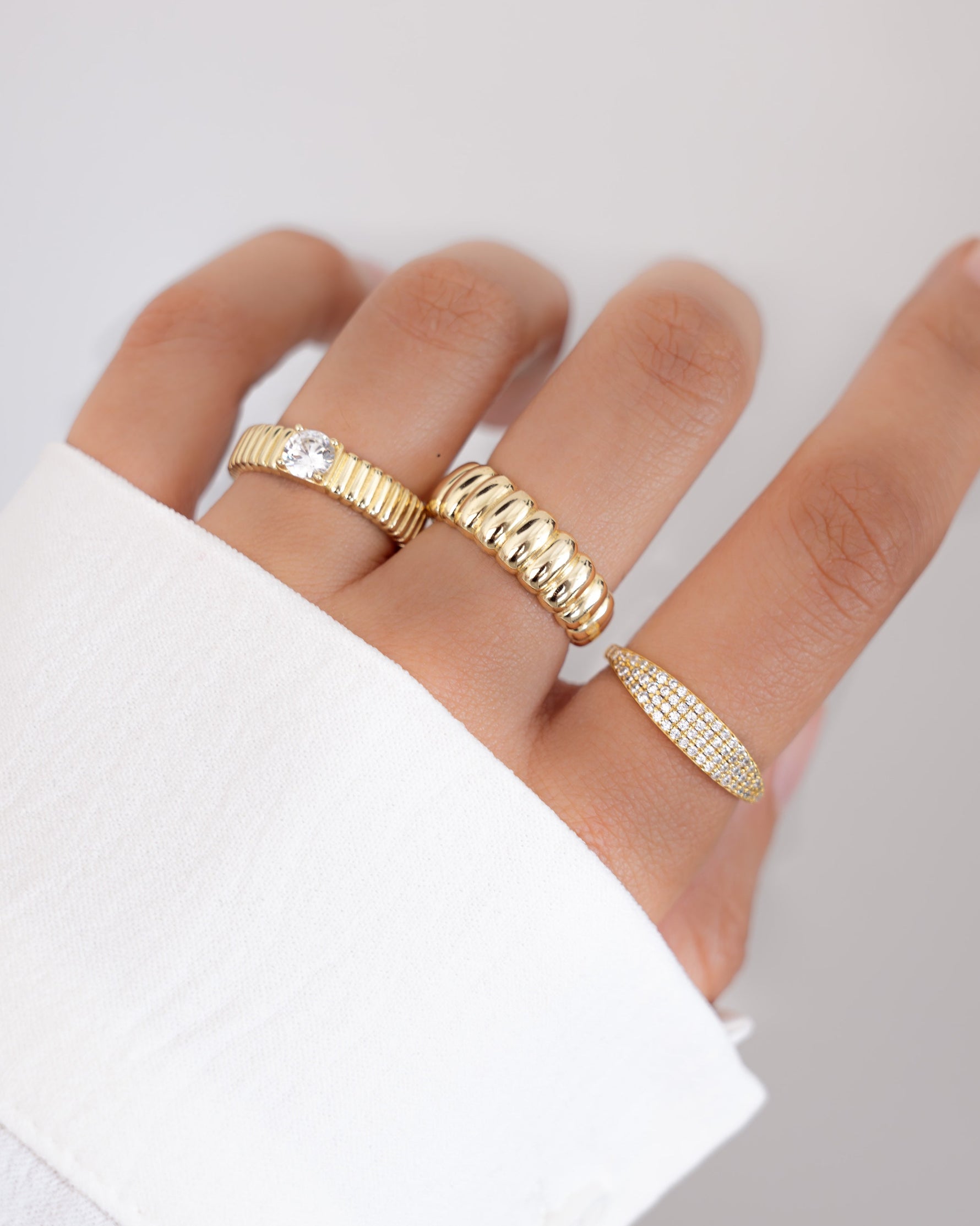 Pavé Signet Ring - Sami Jewels