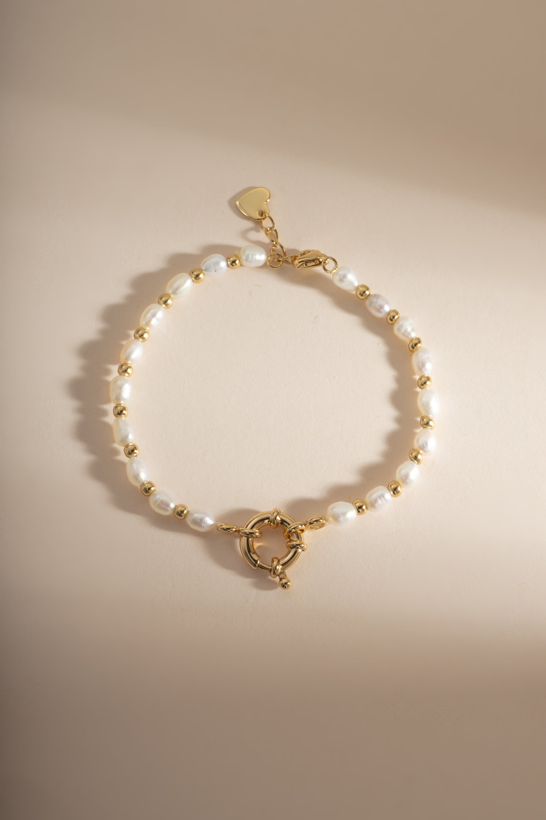 Beaded pearl bracelet from Sami Jewels featuring white pearls and gold accents, stylish and elegant jewelry accessory.