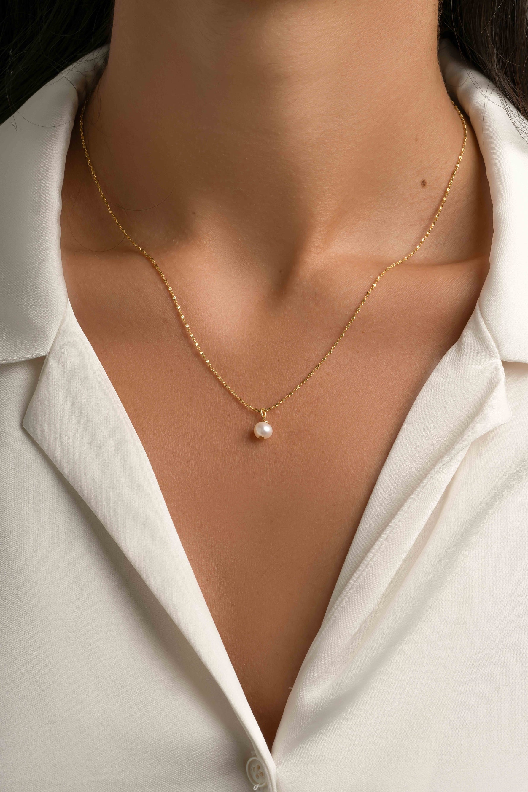 Gold Pearl Pendant Necklace from Sami Jewels featuring a elegant pearl charm on a delicate chain.