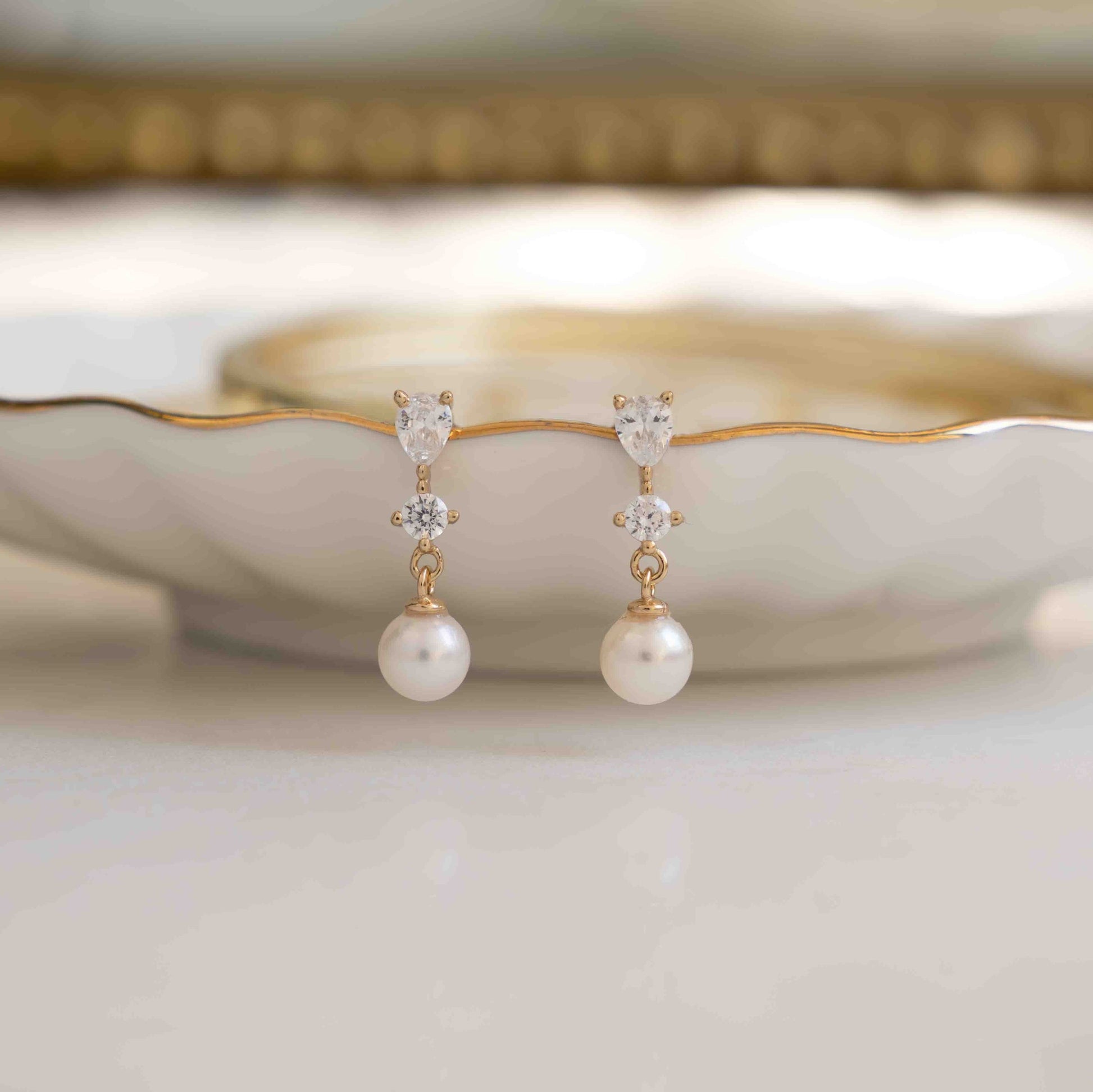 Women's pearl wedding earrings with diamonds