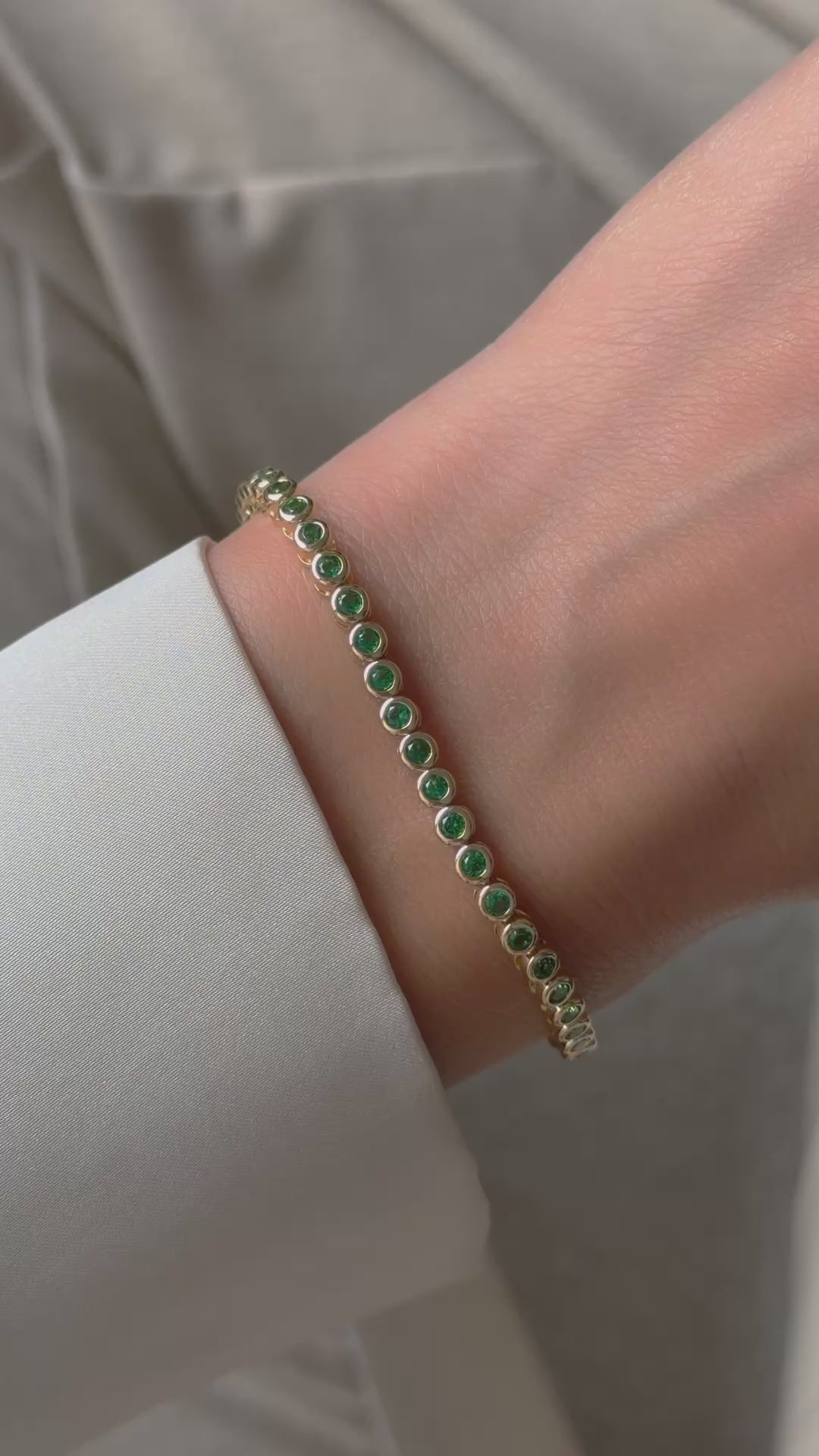 Video of emerald bezel tennis bracelet on the wrist