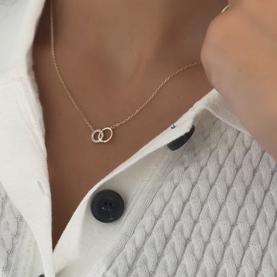 Video of model wearing Interlocking Circle Necklace with rings