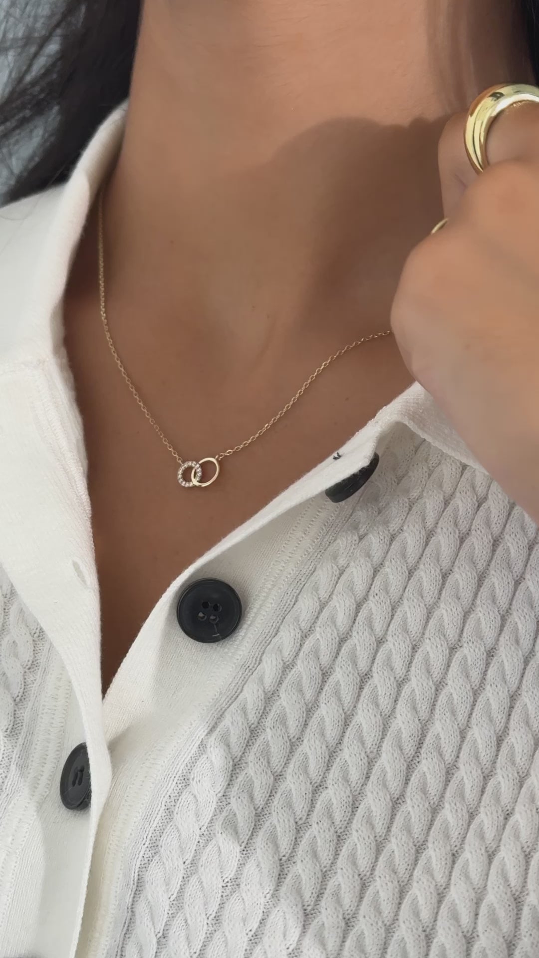 Video of model wearing Interlocking Circle Necklace with rings