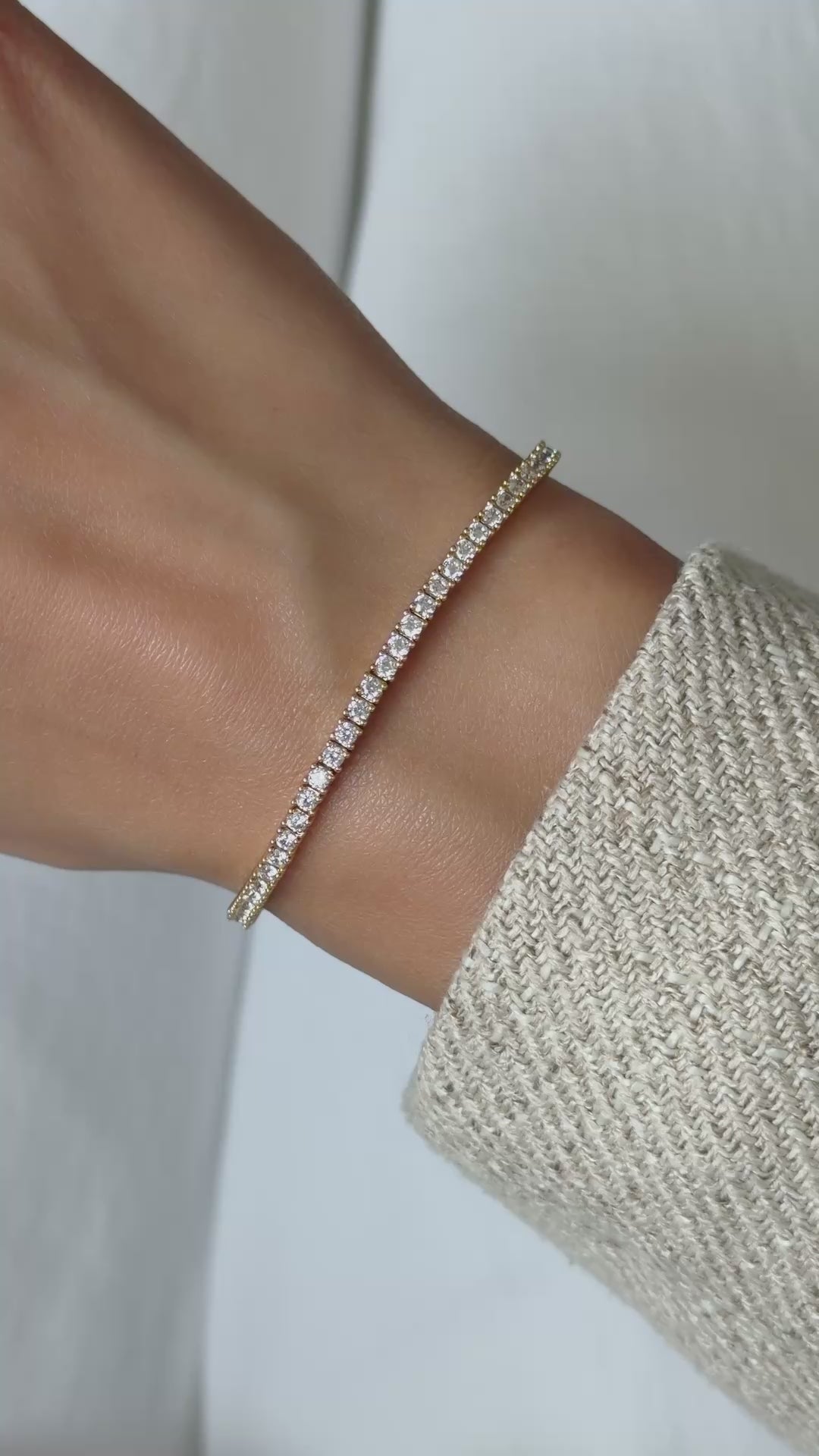 Video of the lab-grown diamond tennis bracelet in gold vermeil