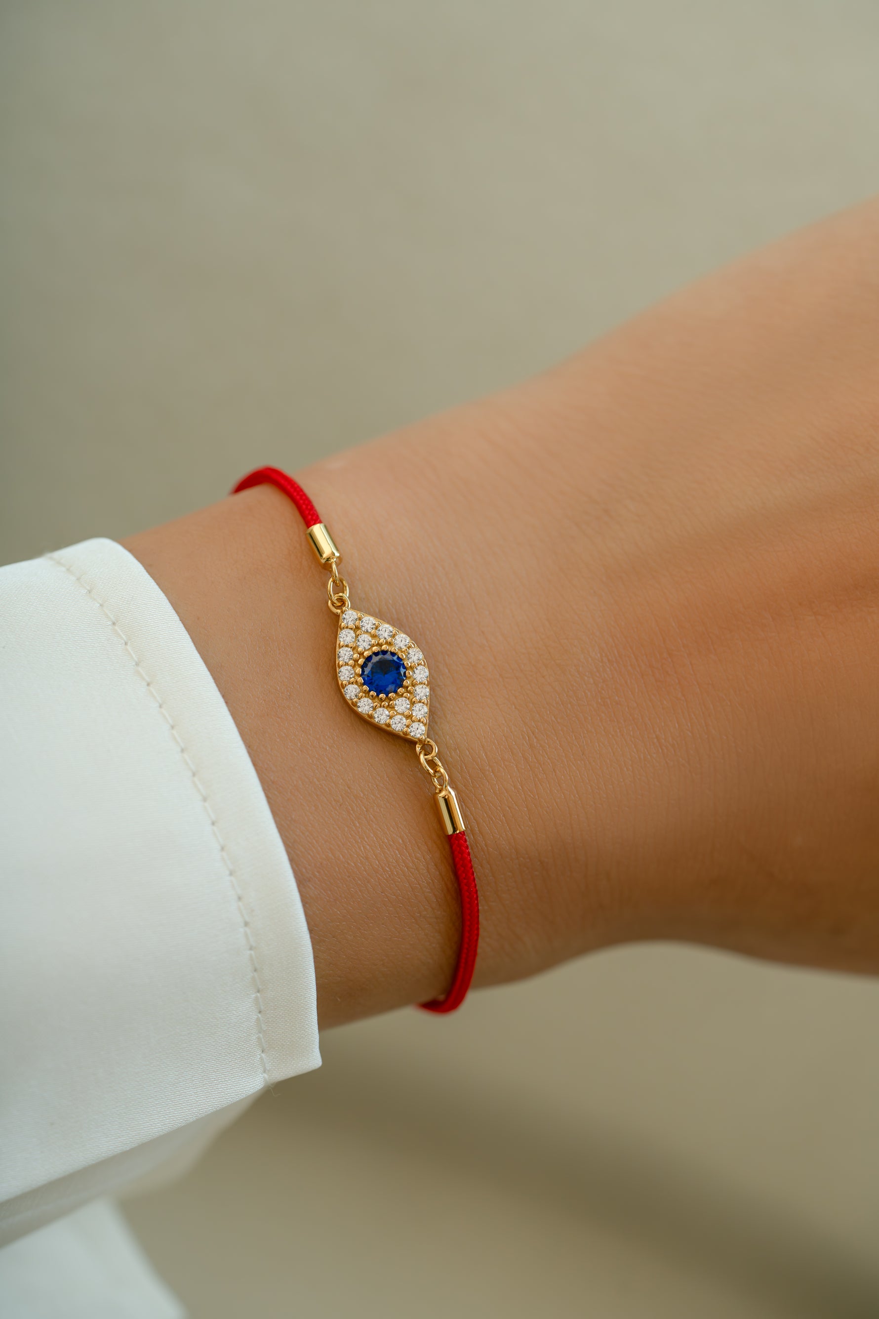Gold charm Red String Evil Eye Bracelet by Sami Jewels featuring a protective eye charm on a vibrant red string.