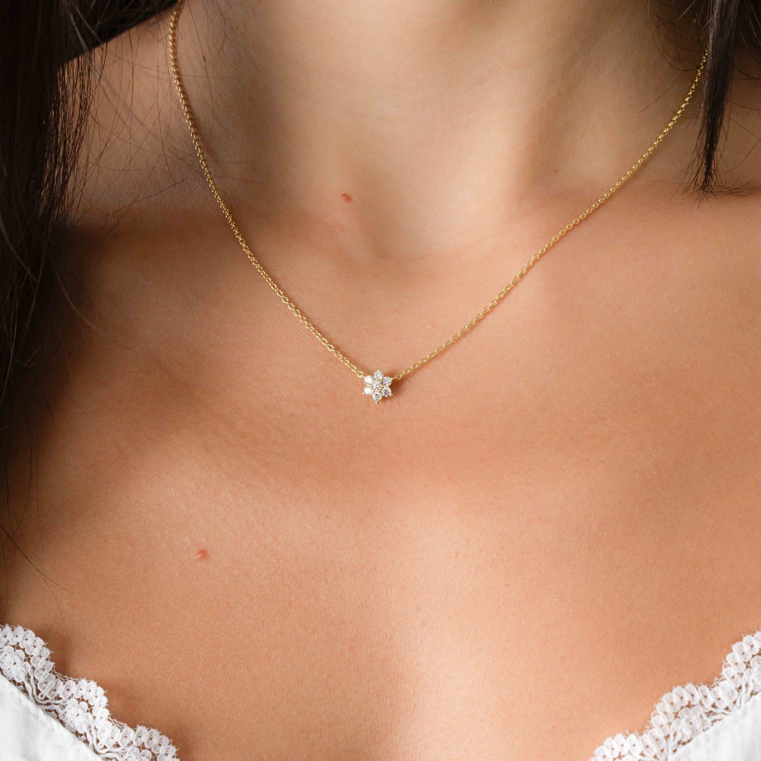 dainty gold flower pendant necklace