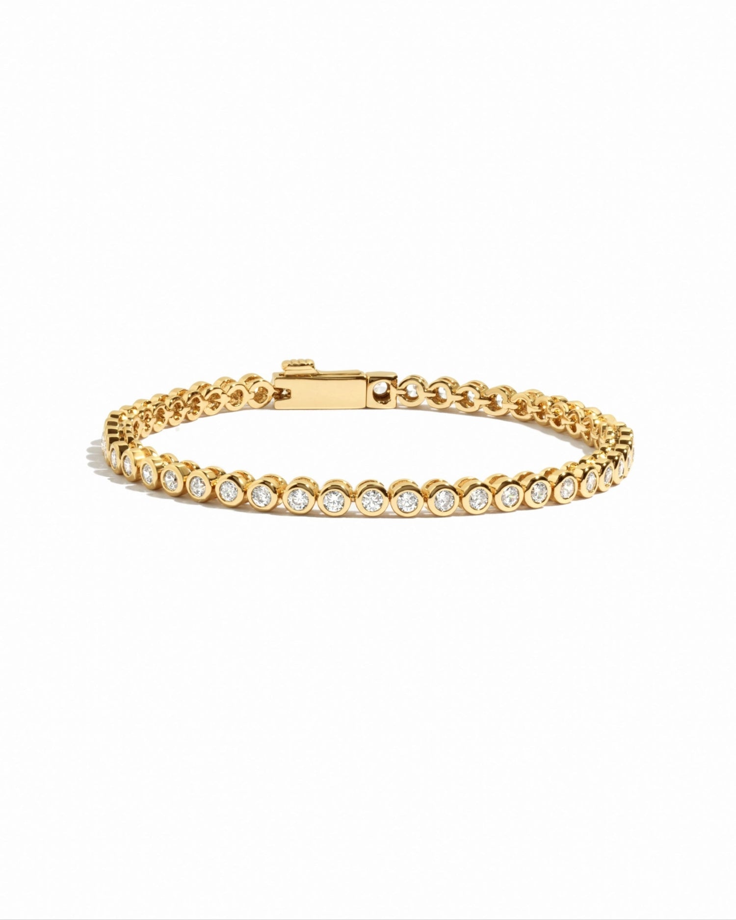 closeup image of round bezel tennis bracelet