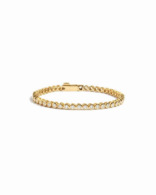 closeup image of round bezel tennis bracelet