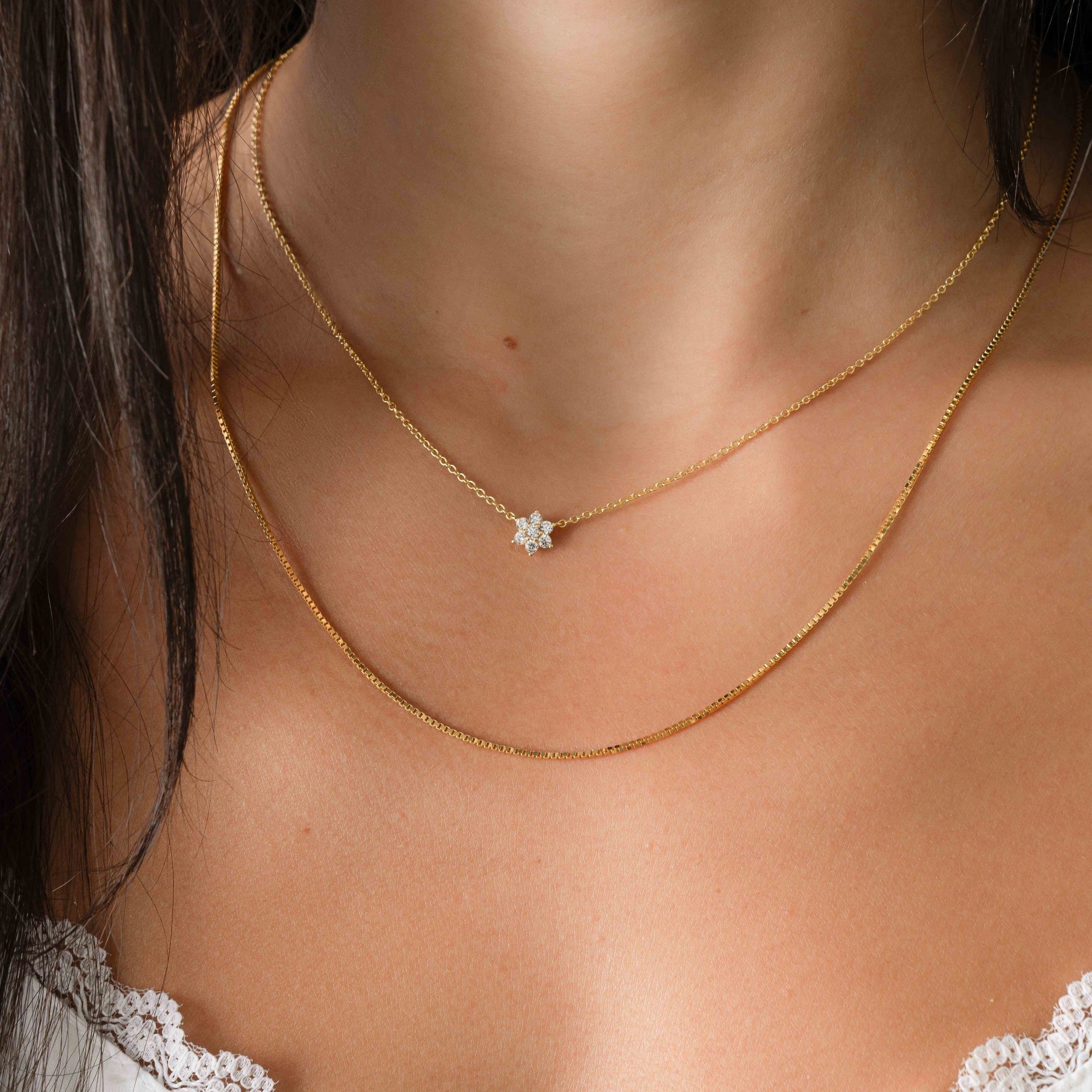 dainty gold flower pendant necklace
