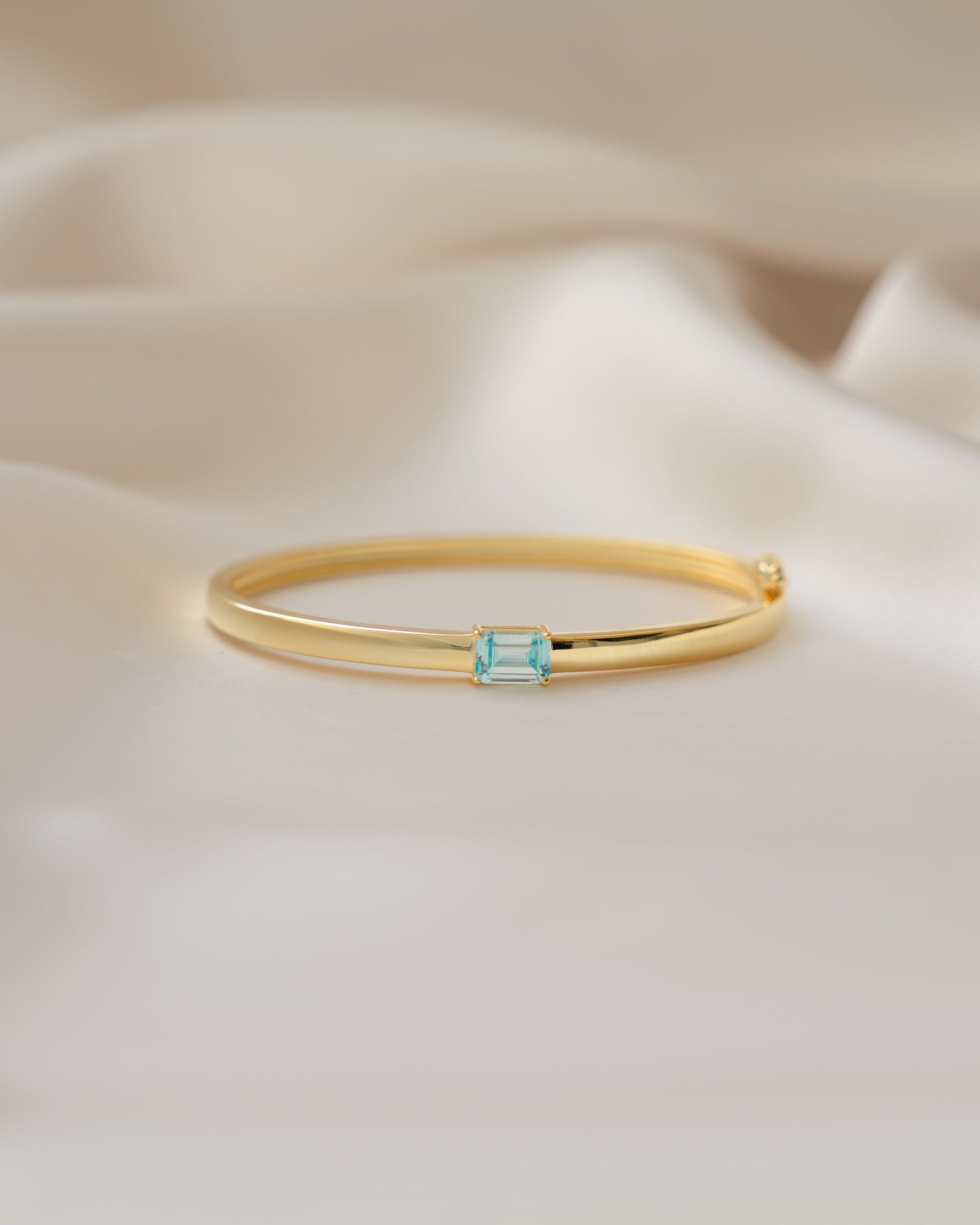 Aquamarine jewelry featuring a gold aquamarine bracelet with a baguette stone 