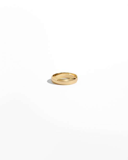 closeup image of 5mm plain gold band