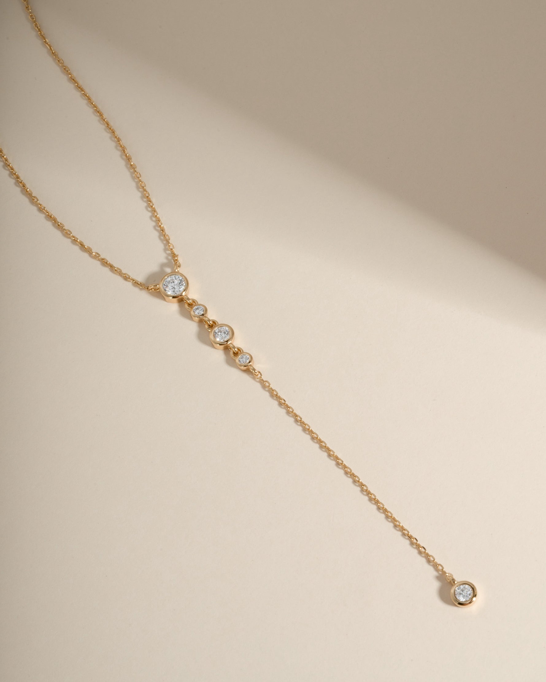 Gold minimalist necklace featuring a diamond pendant design
