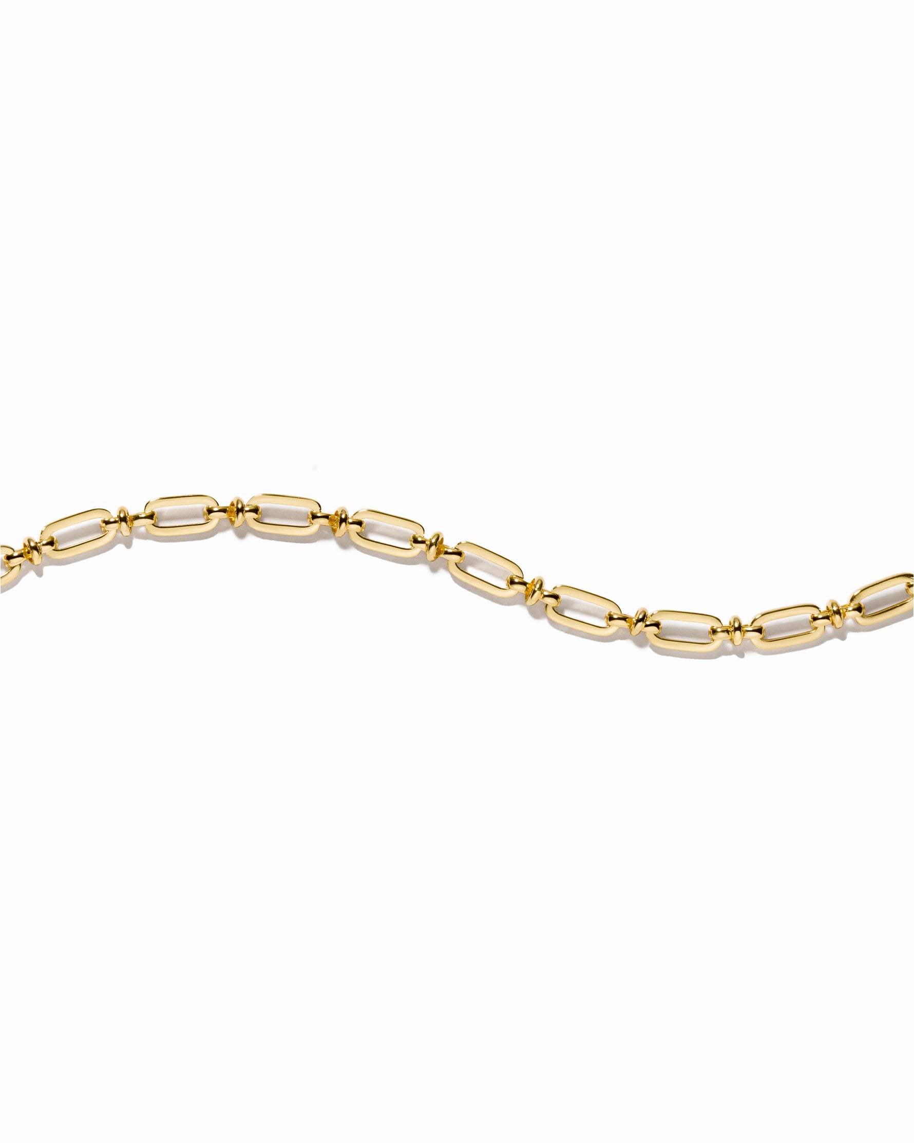 gold bracelet with an oval link