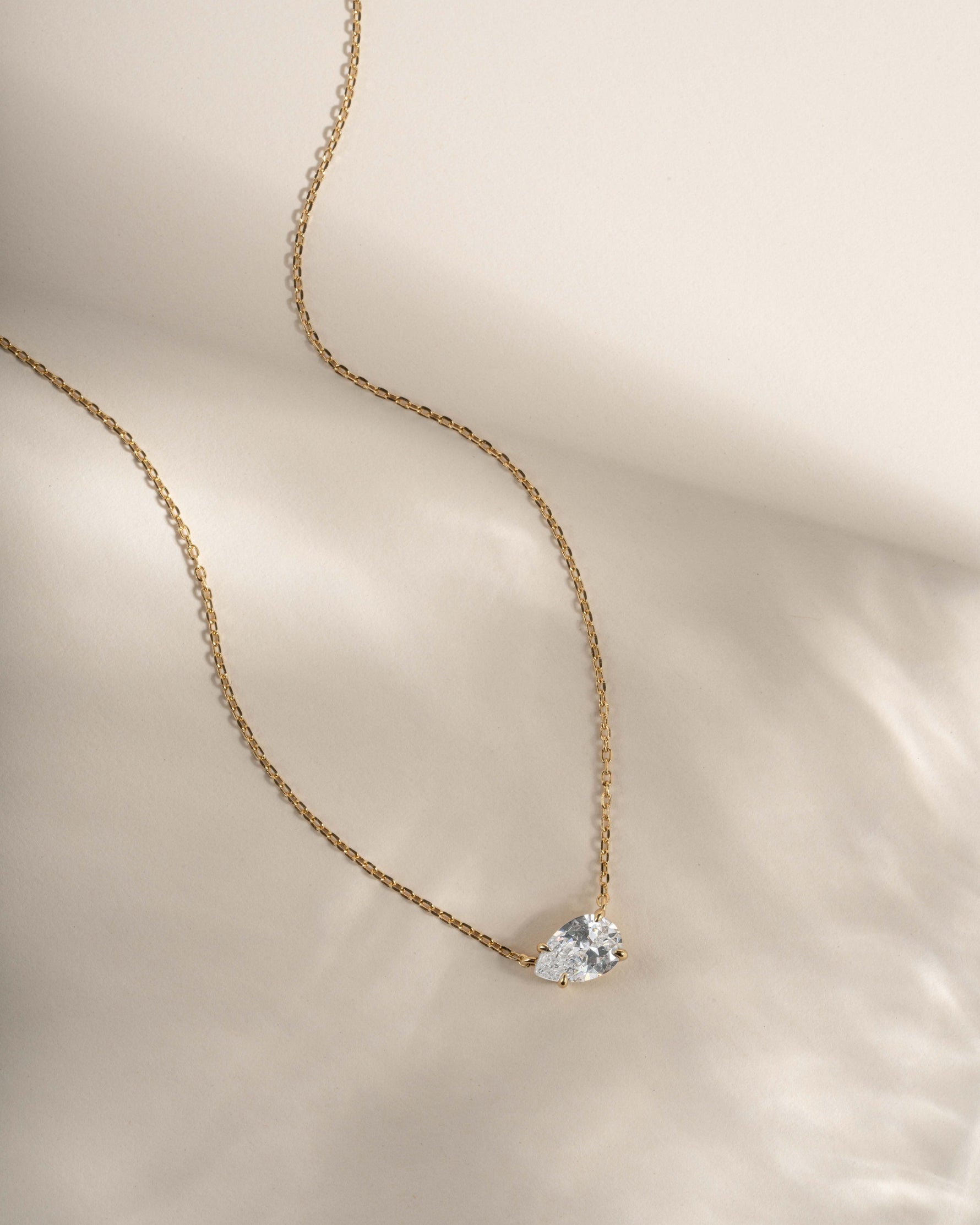 Gold layering necklace with a diamond pendant