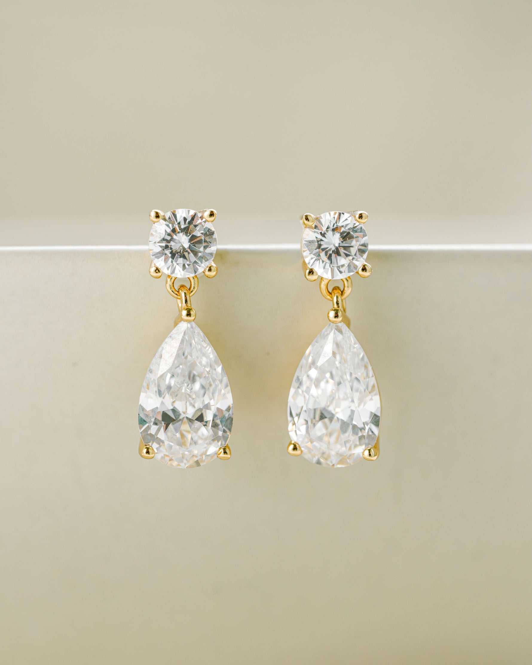 Gold teardrop diamond earrings 