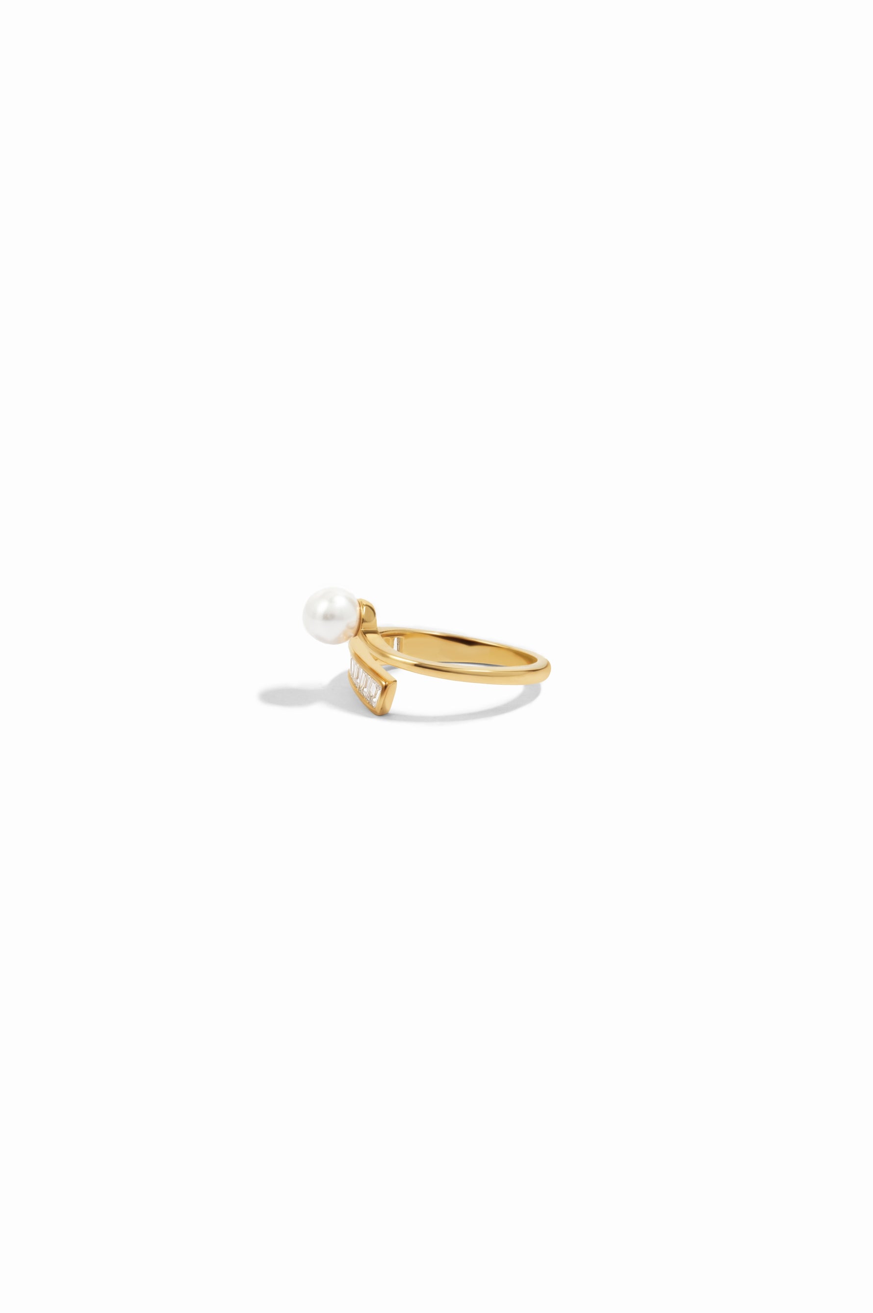closeup image of gold baguette ring with freshwater pearl