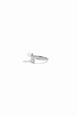 closeup image of side view of silver pearl baguette ring