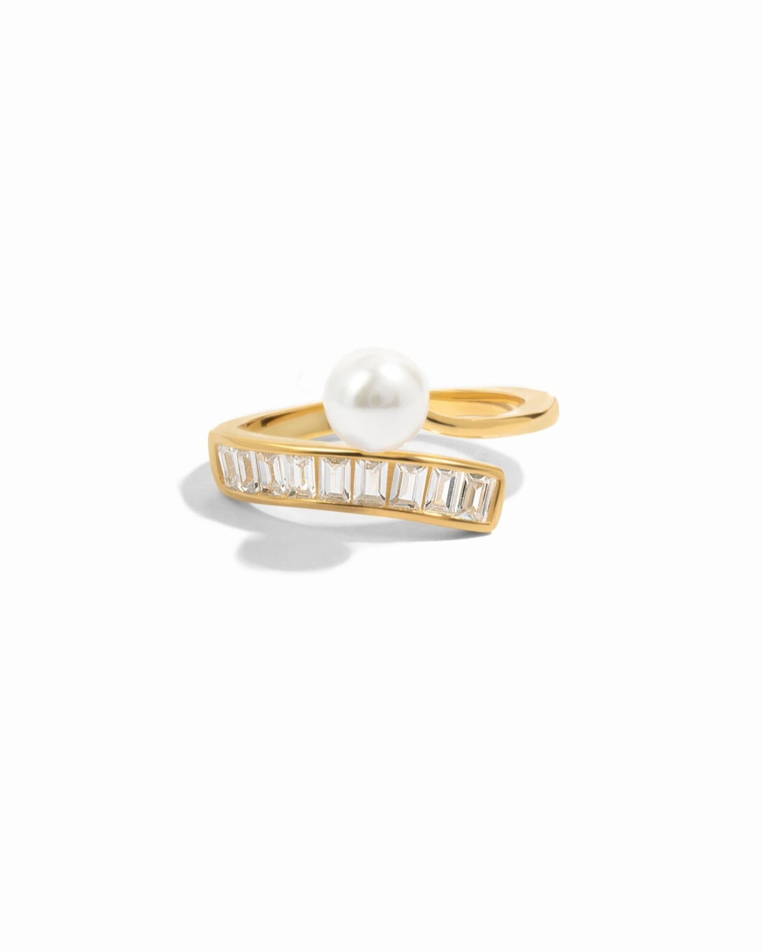 pearl baguette ring in 14k gold plating