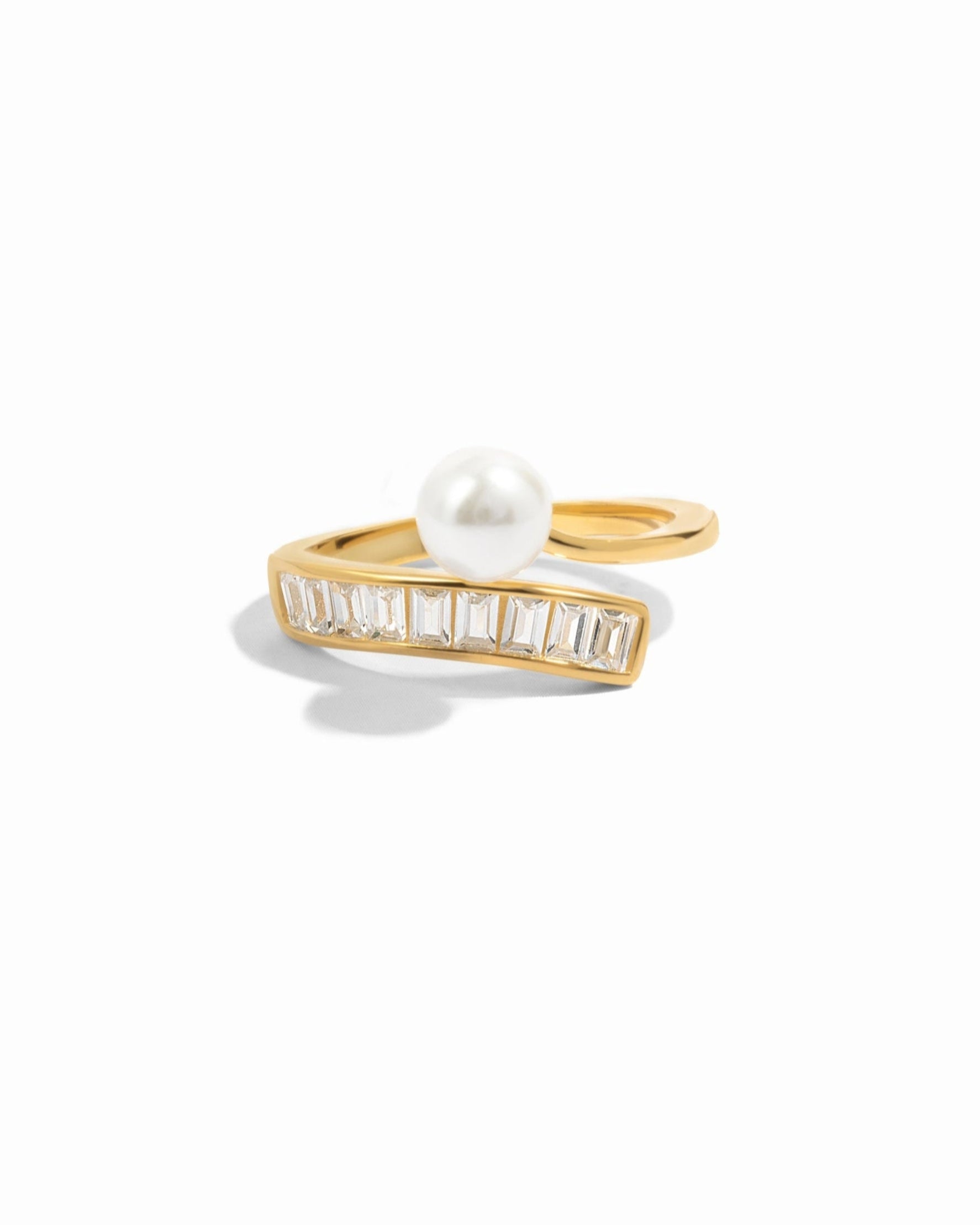 pearl baguette ring in 14k gold plating
