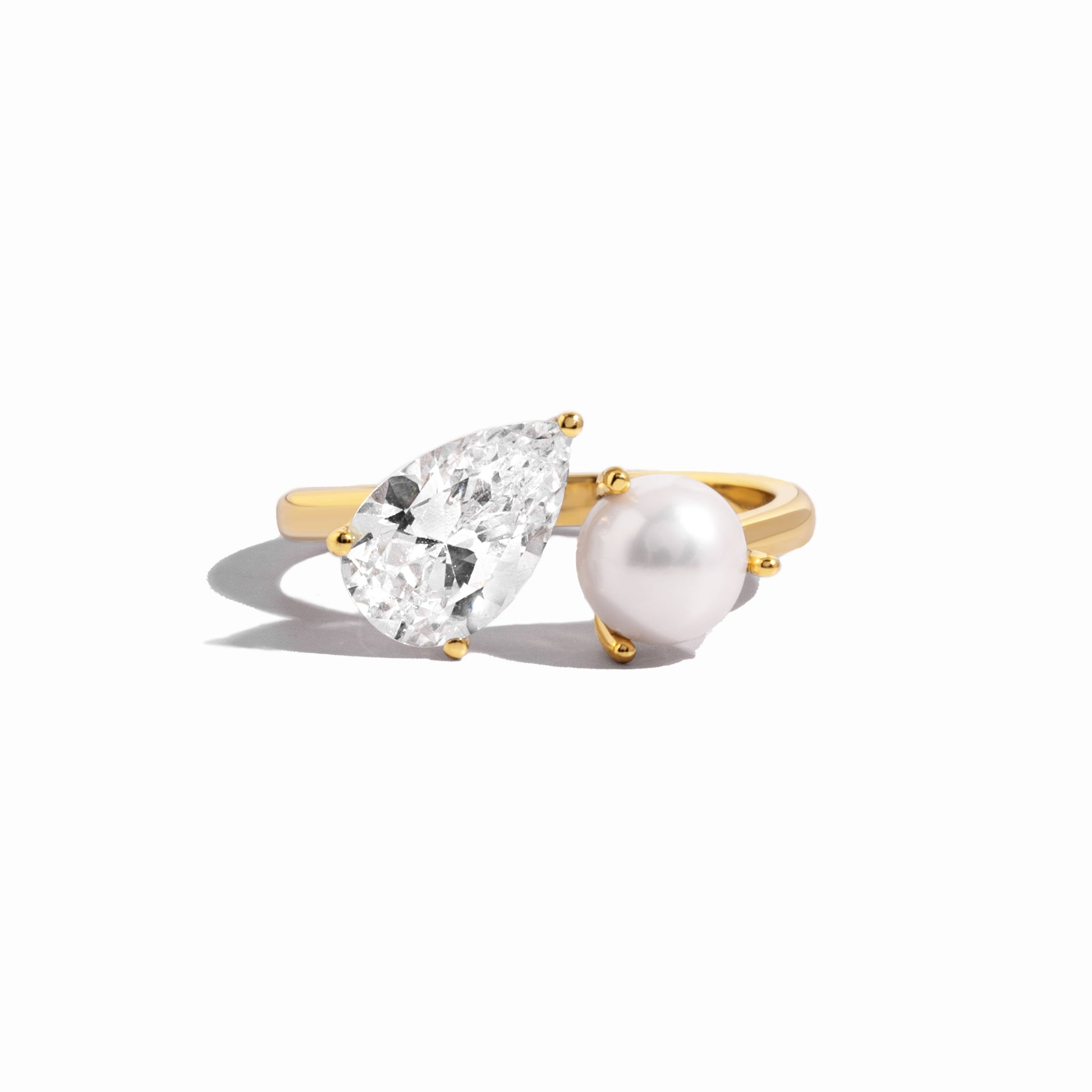 closeup image of a pear and pear-cut toi et moi gold ring