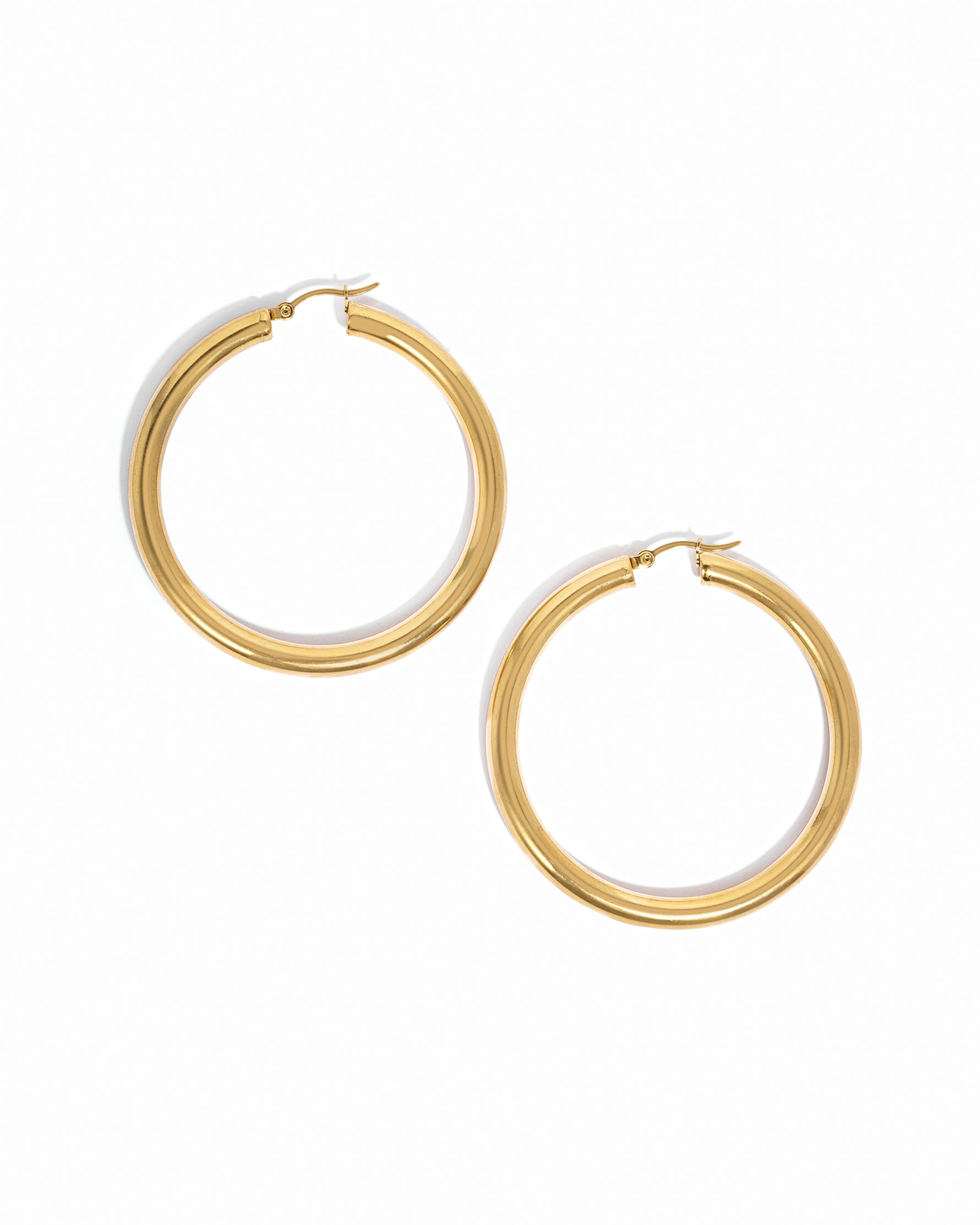 Gold chunky statement tube hoops.