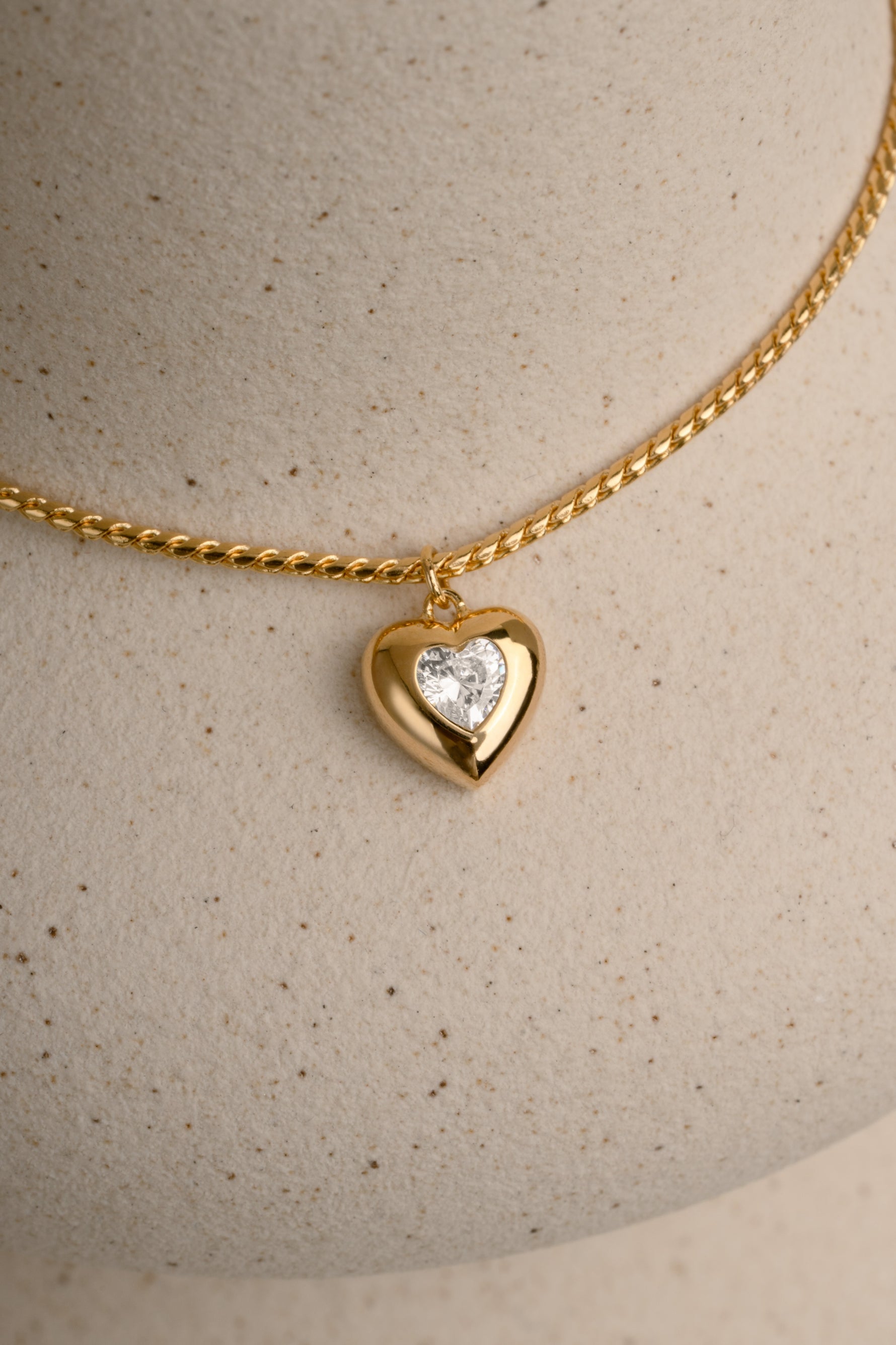 Gold heart pendant necklace 