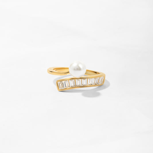pearl baguette ring in 14k gold plating