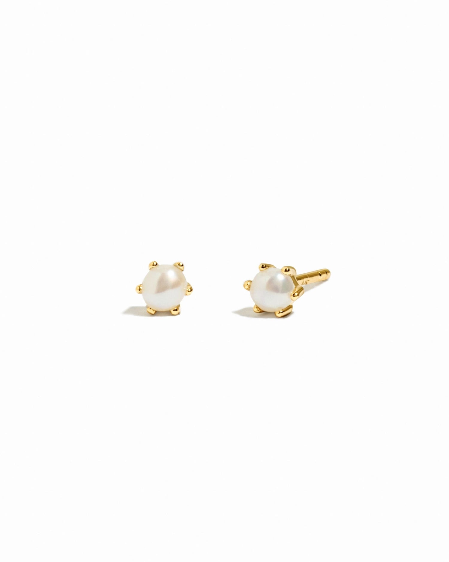 gold pearl stud earrings