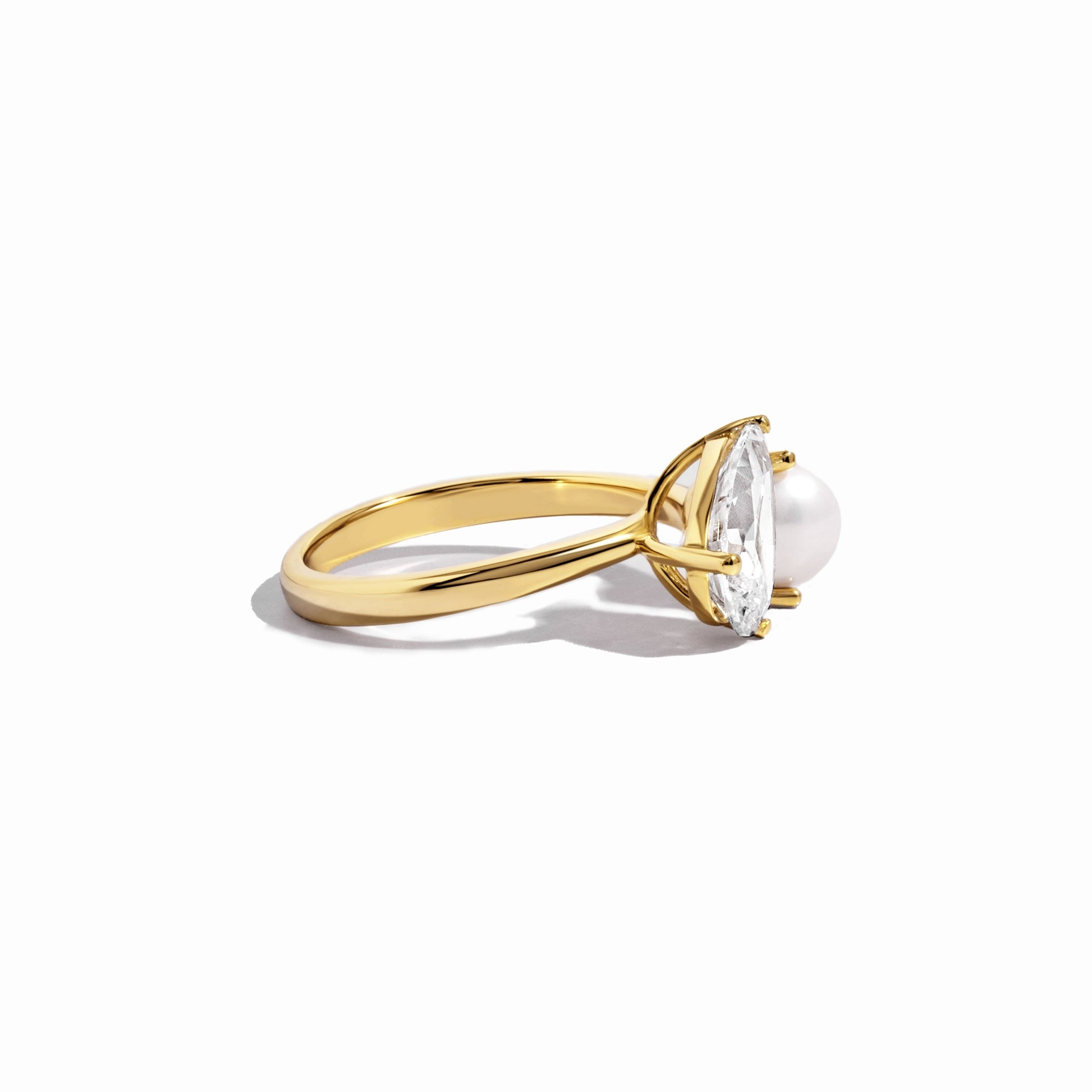 side view of gold toi et moi ring