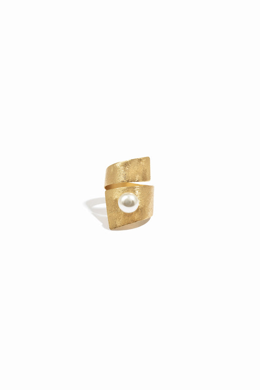 gold pearl statement ring
