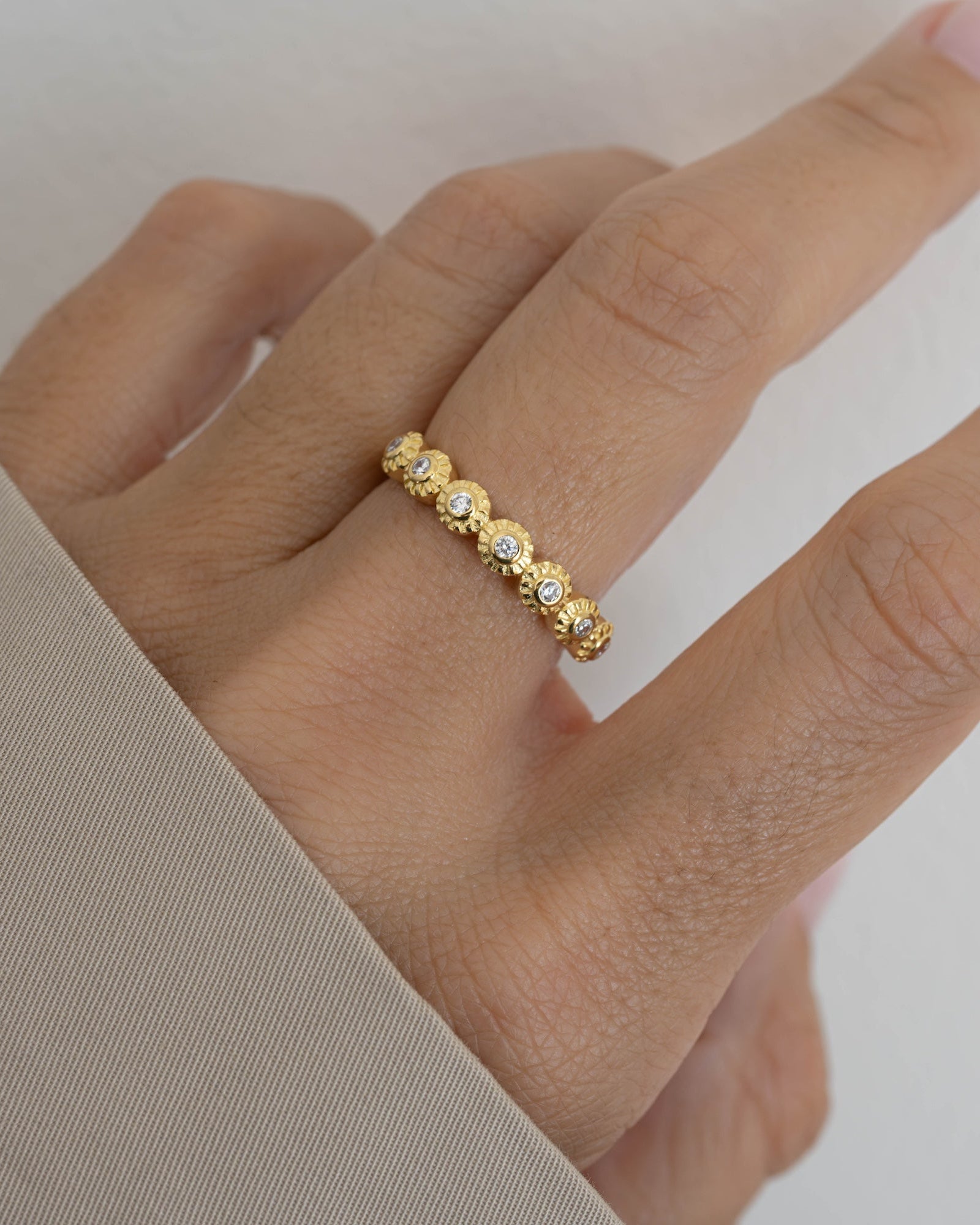Gold studded cz diamond ring with a fluted dainty ring design