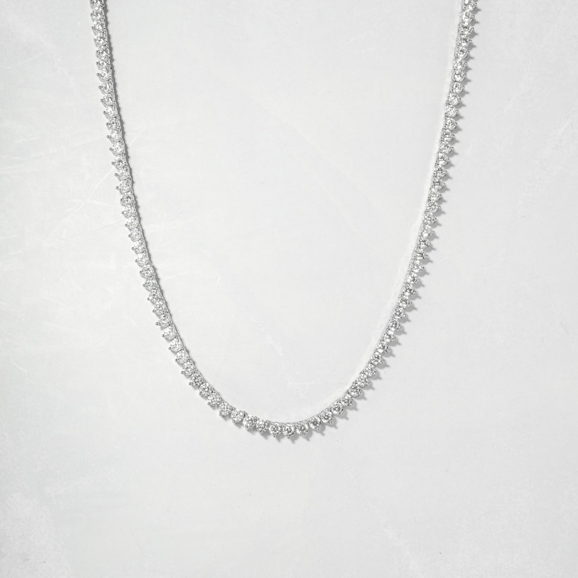 a necklace with a lot of diamonds on it